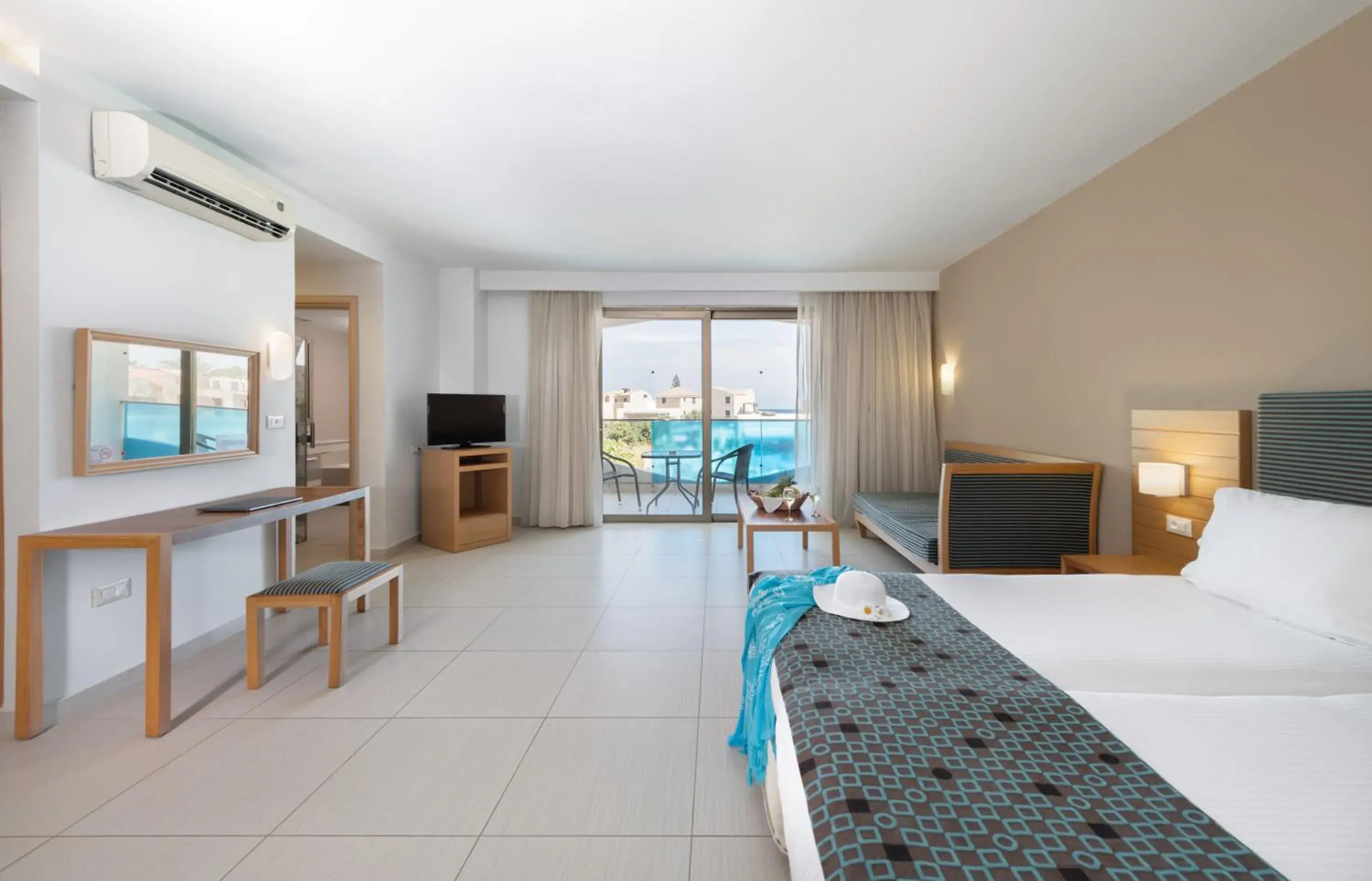 Bed in Iolida Beach by Smile Hotels Bed in Iolida Beach by Smile Hotels