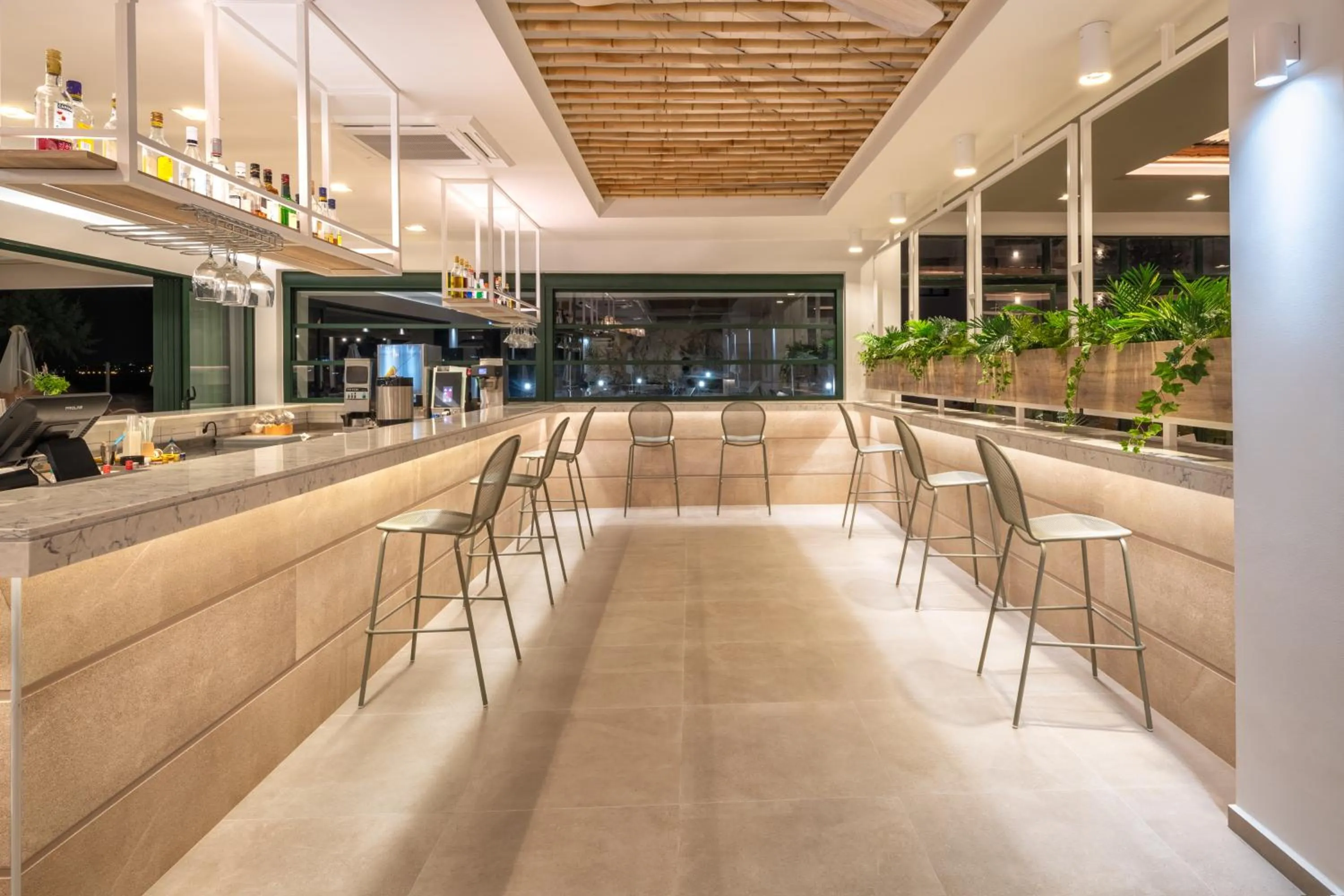 Restaurant/places to eat in Iolida Beach by Smile Hotels