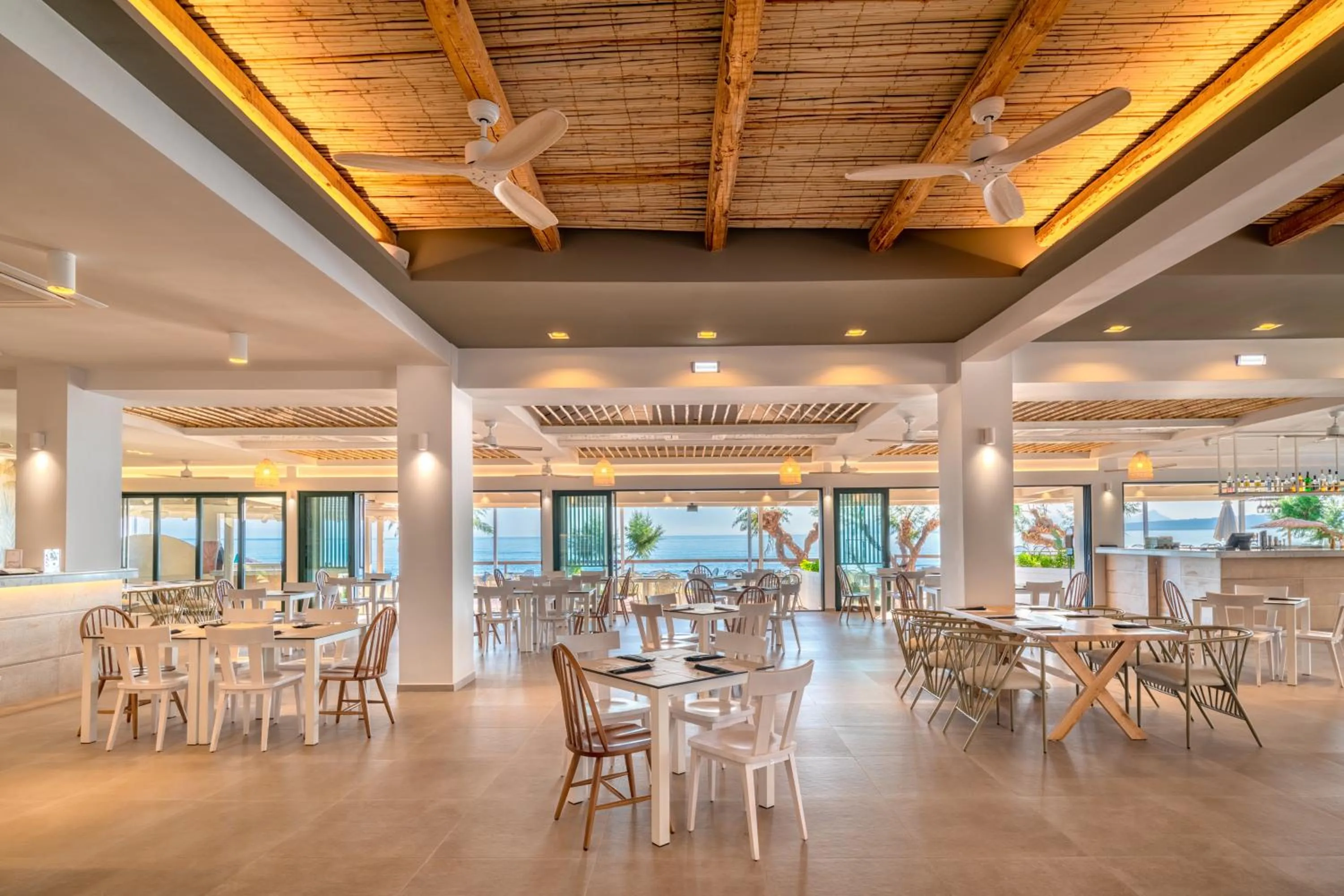 Restaurant/places to eat in Iolida Beach by Smile Hotels