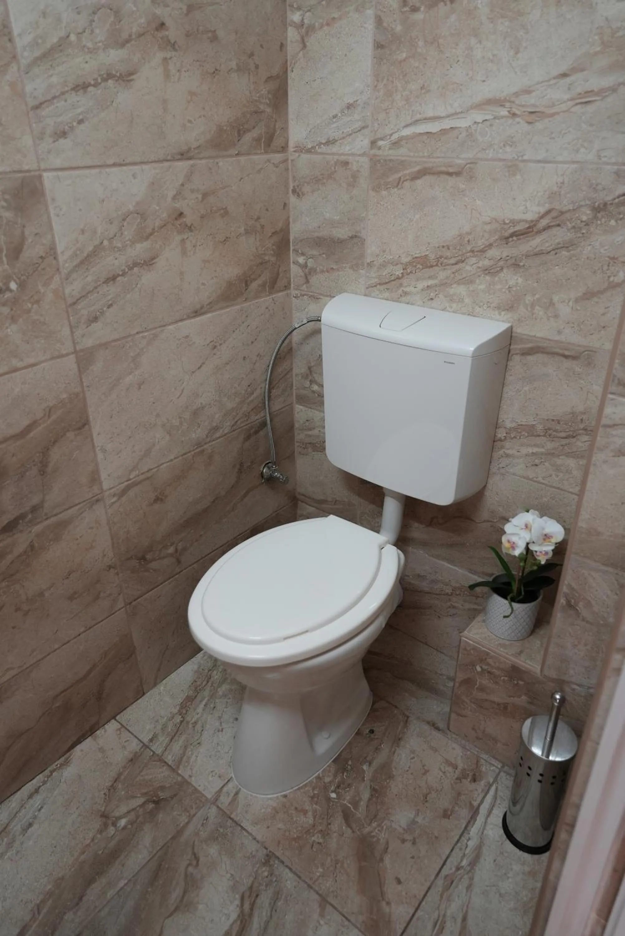 Toilet in Center Hostel and Guest House