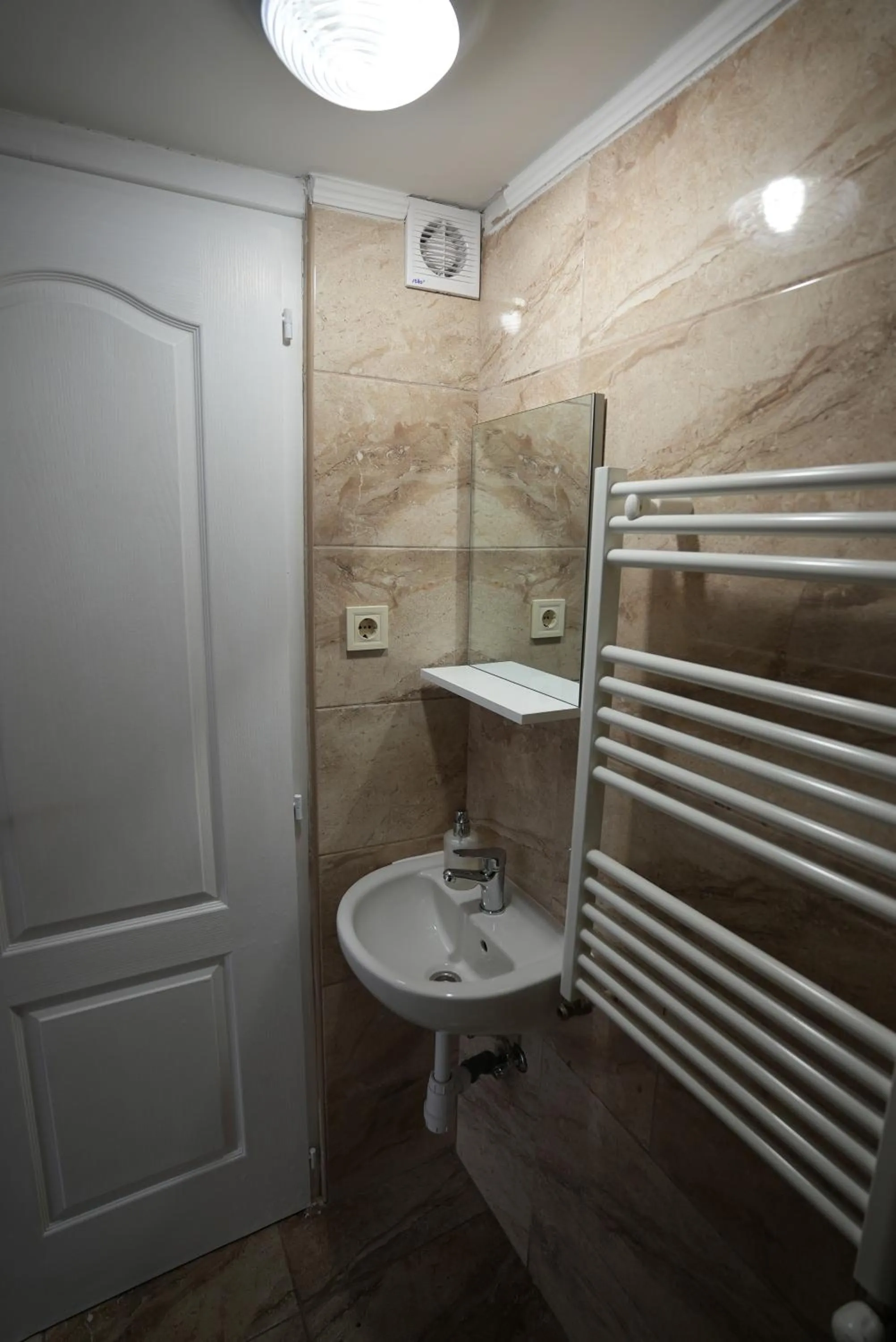 Shower in Center Hostel and Guest House