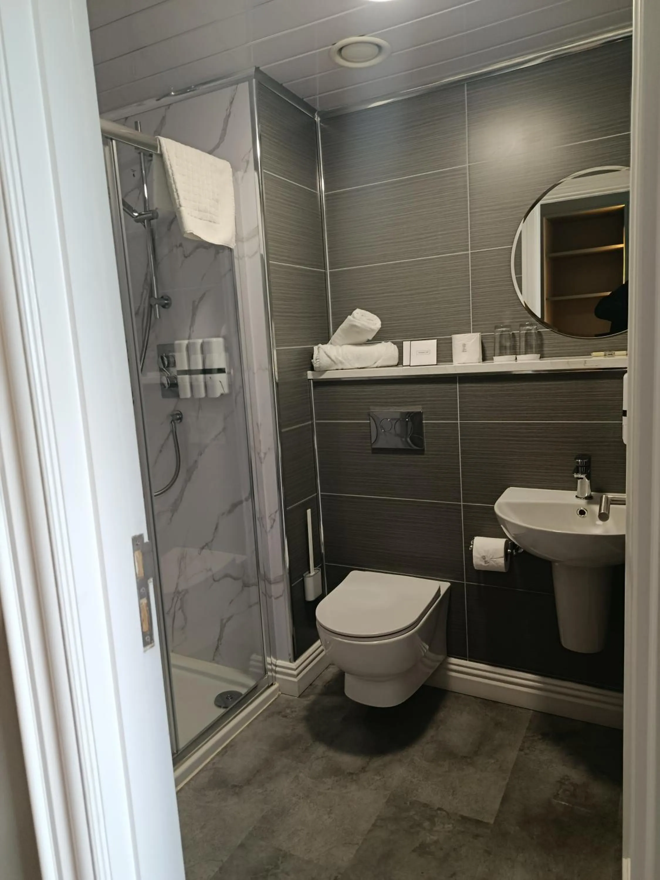 Bathroom in Tara Hotel