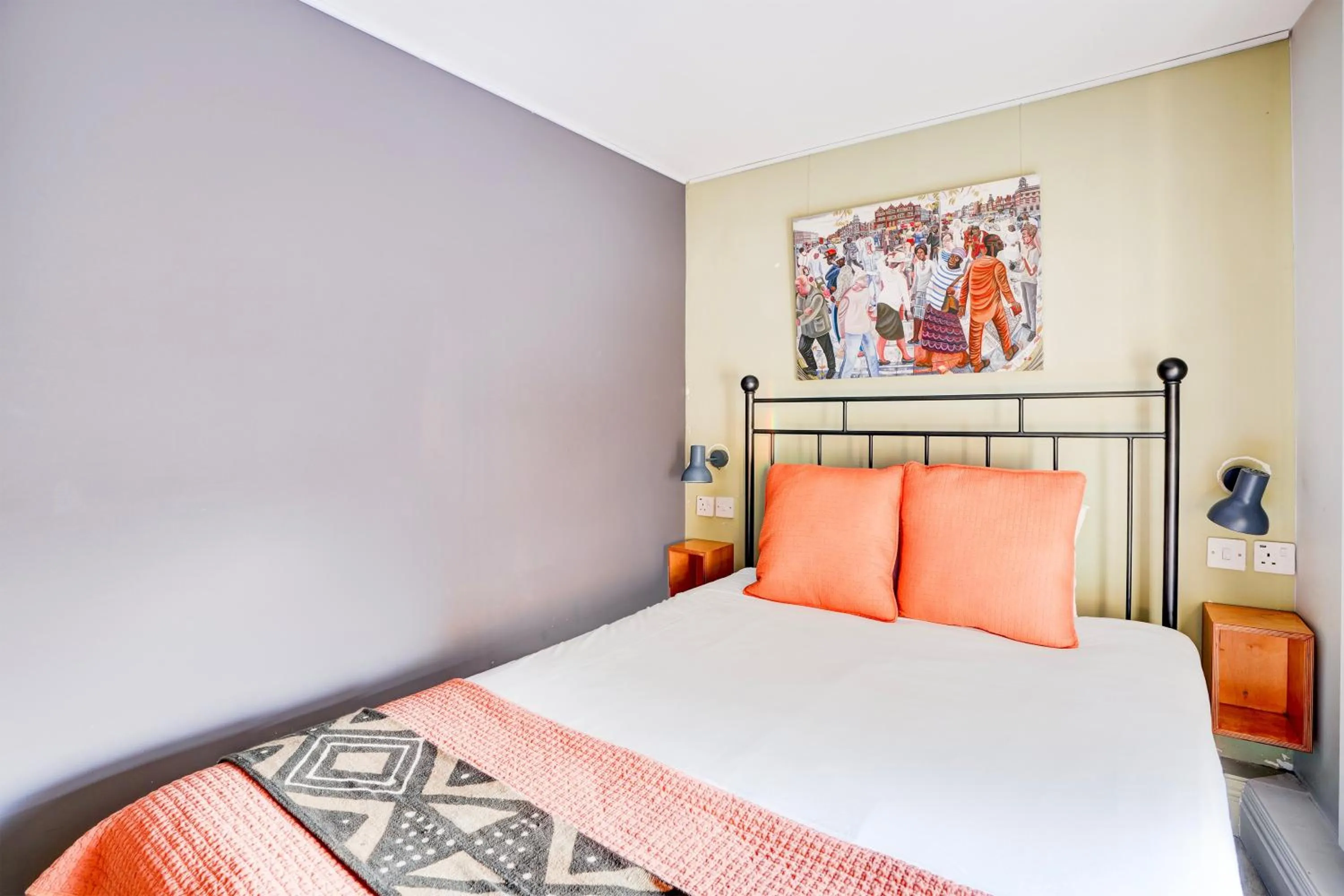 Bedroom, Bed in Peckham Rooms Hotel by Belvilla London