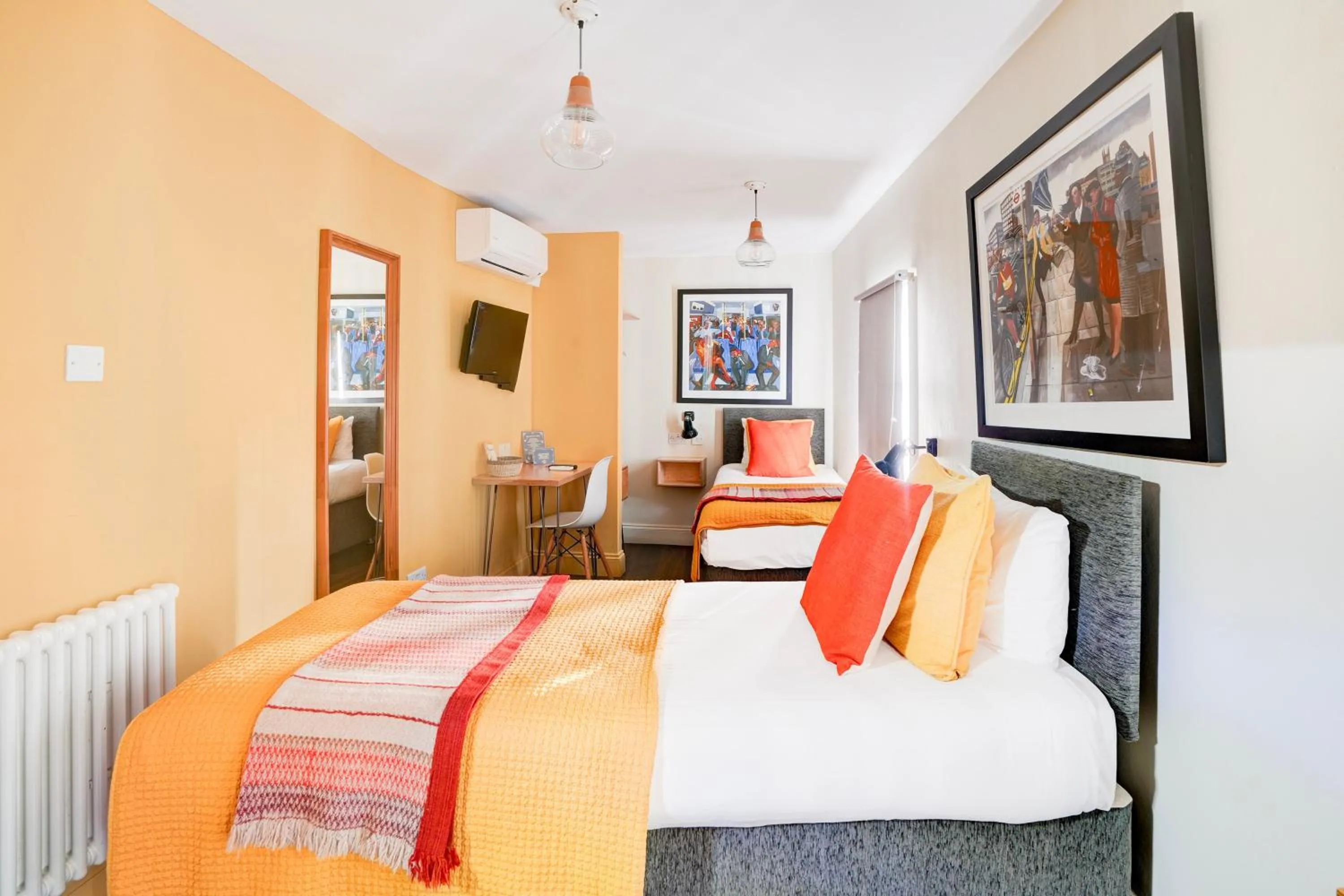 Bedroom, Bed in Peckham Rooms Hotel by Belvilla London