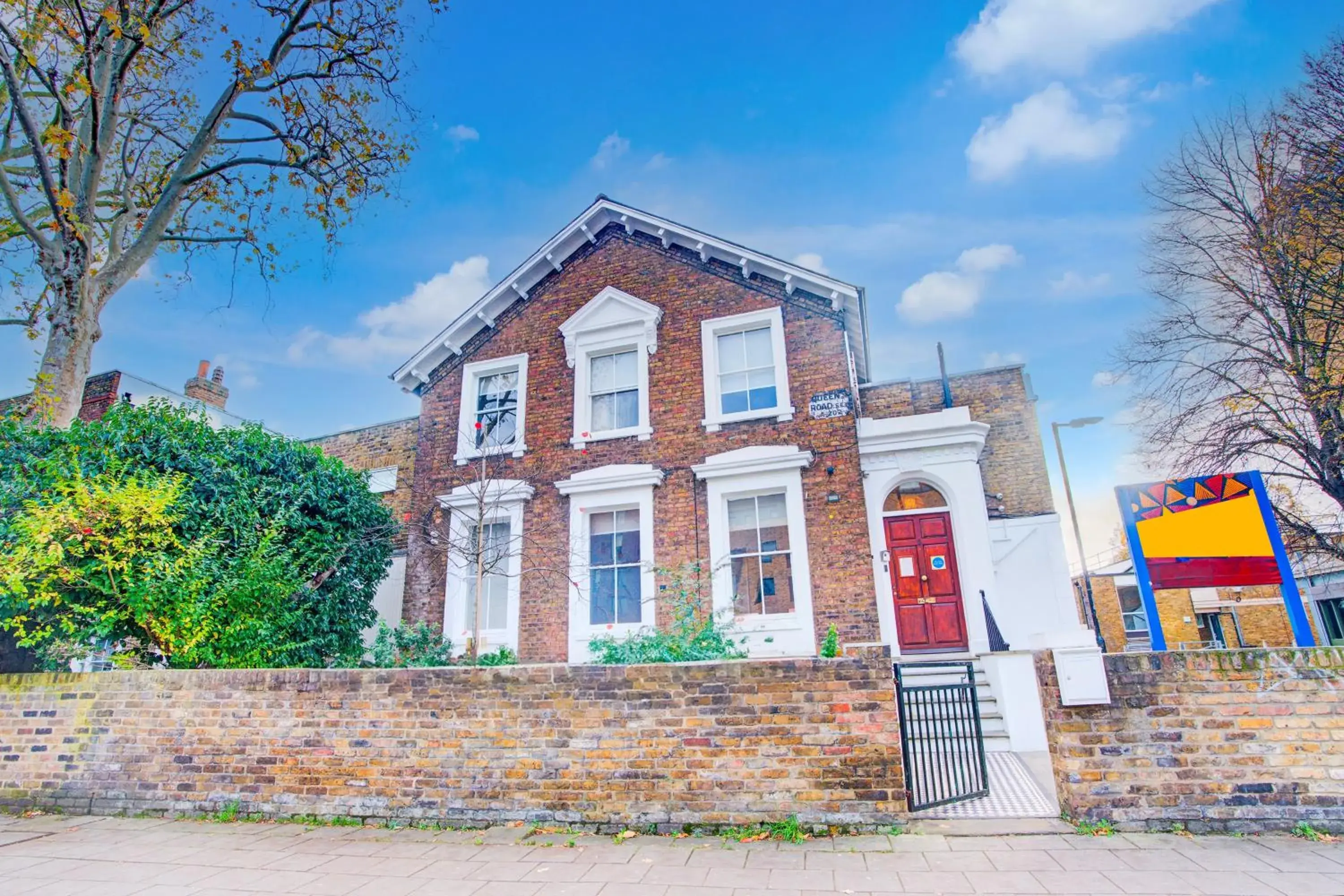 Facade/entrance in Peckham Rooms Hotel by Belvilla London Facade/entrance in Peckham Rooms Hotel by Belvilla London