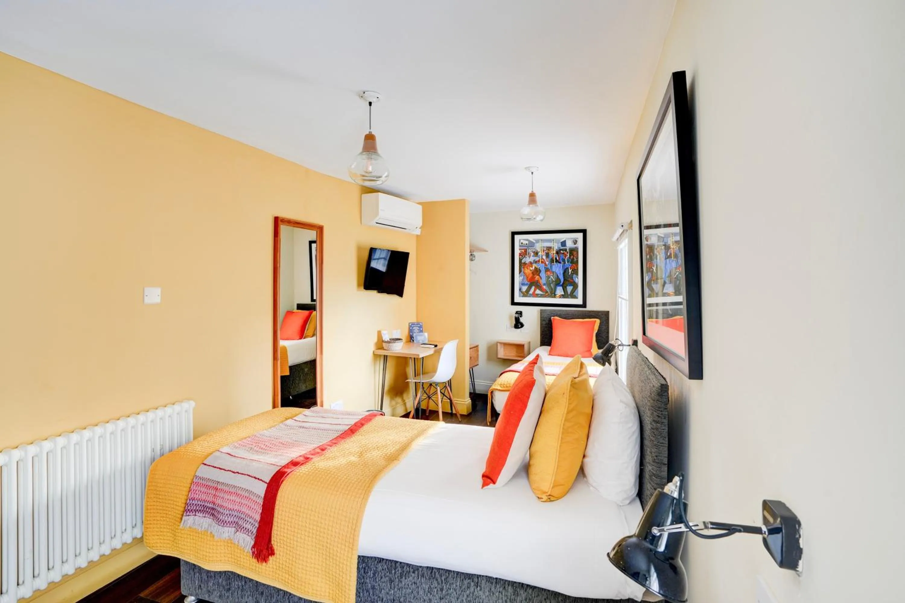 Bedroom, Bed in Peckham Rooms Hotel by Belvilla London