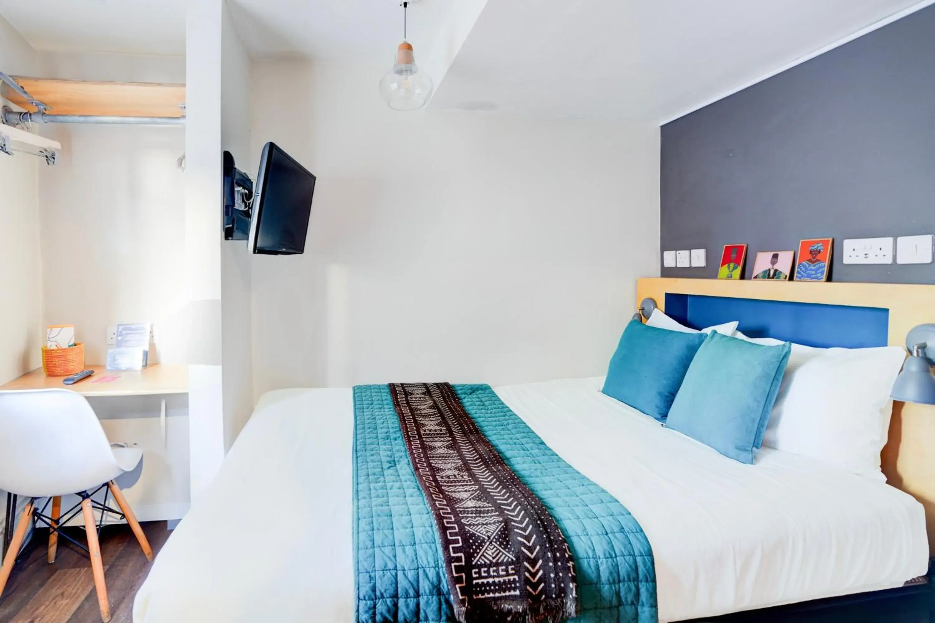 Bedroom, Bed in Peckham Rooms Hotel by Belvilla London Bedroom, Bed in Peckham Rooms Hotel by Belvilla London