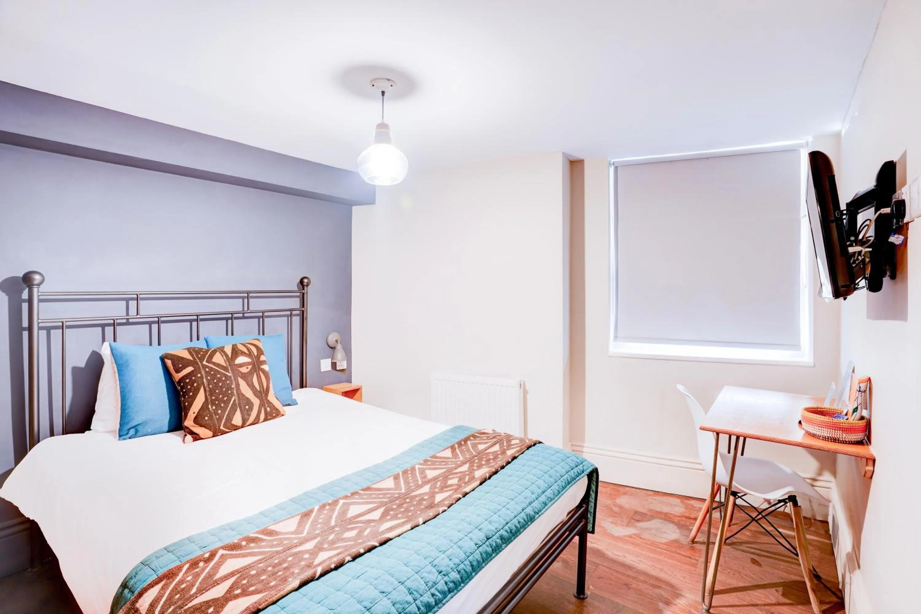 Bedroom, Bed in Peckham Rooms Hotel by Belvilla London