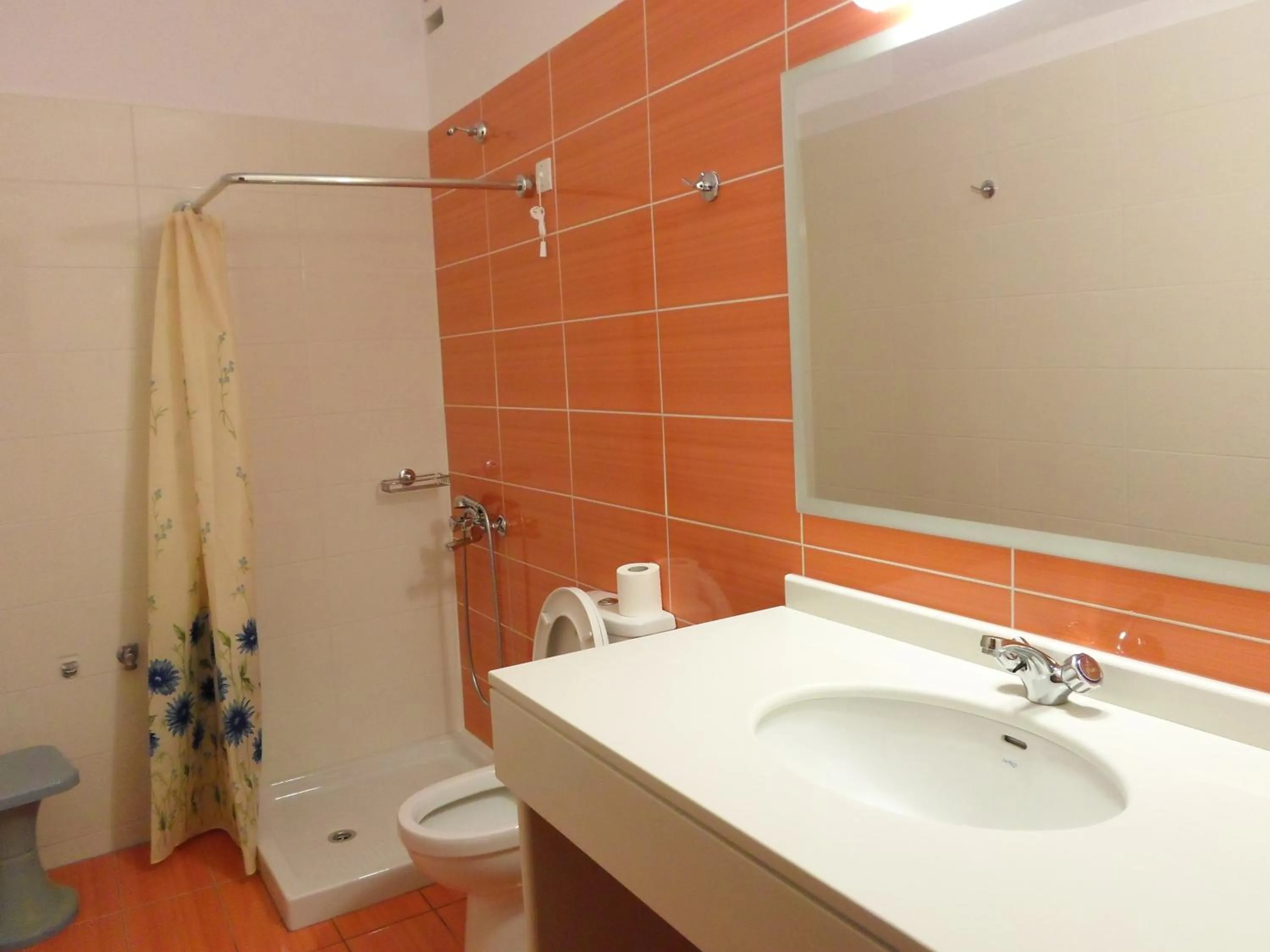 Bathroom in Mavroforos Hotel