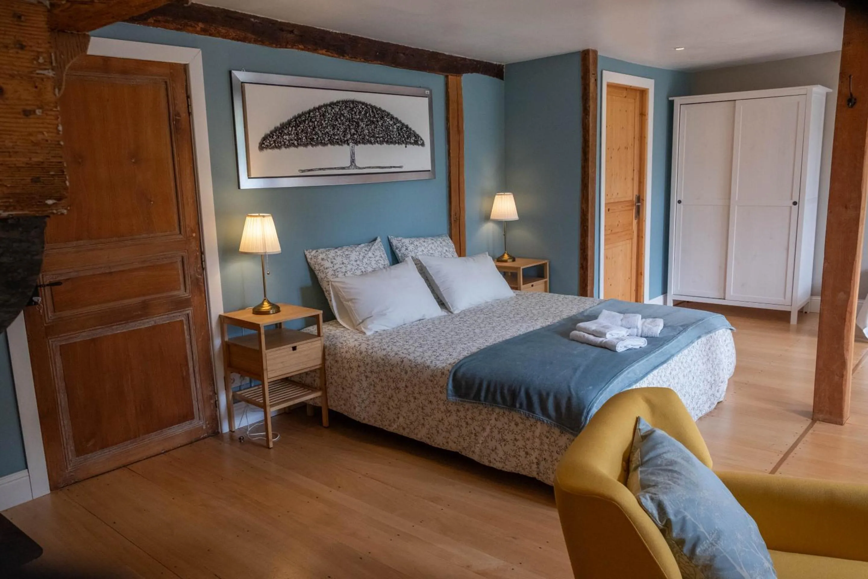 Bedroom, Bed in le closier