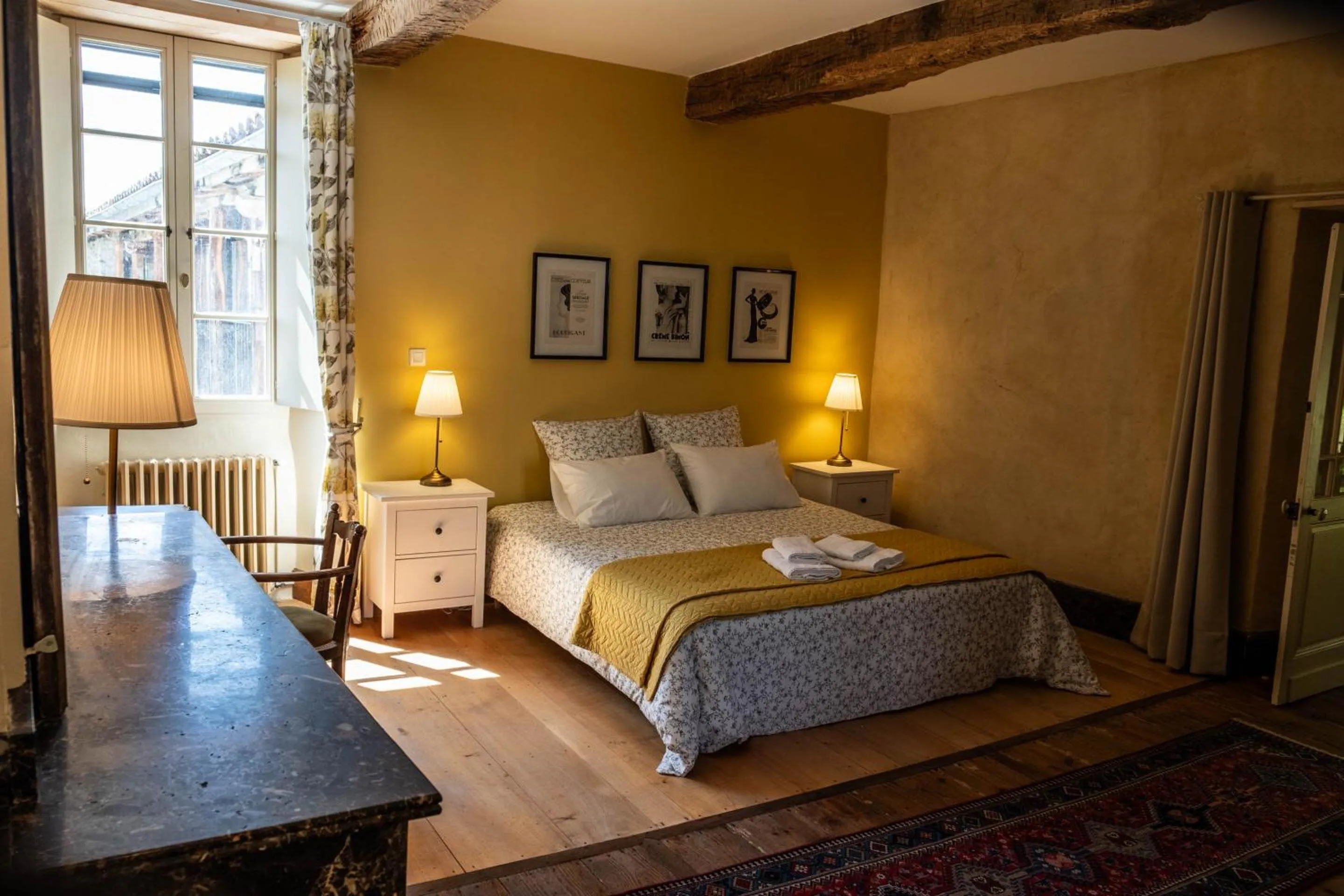 Bedroom, Bed in le closier