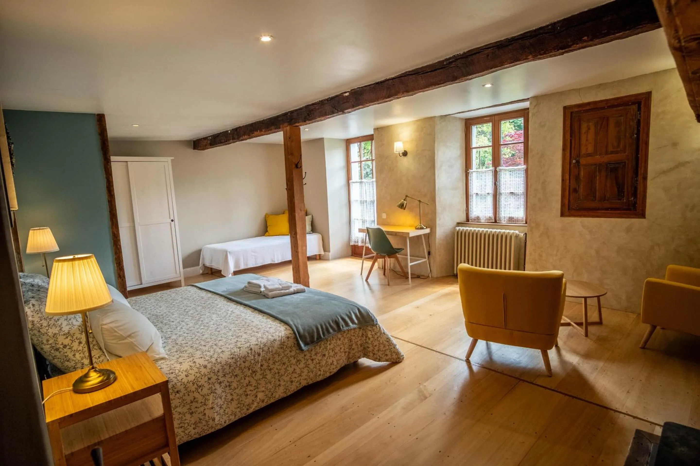 Bedroom, Bed in le closier