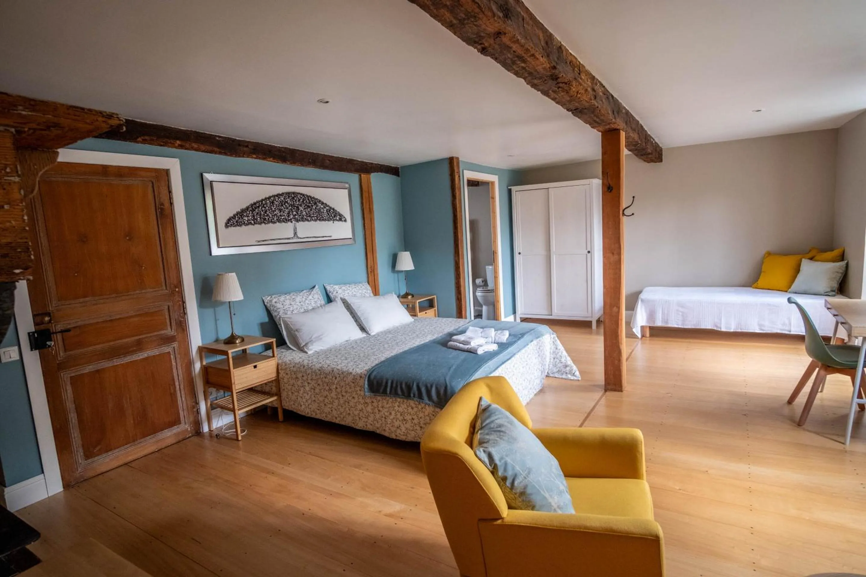 Bedroom, Bed in le closier