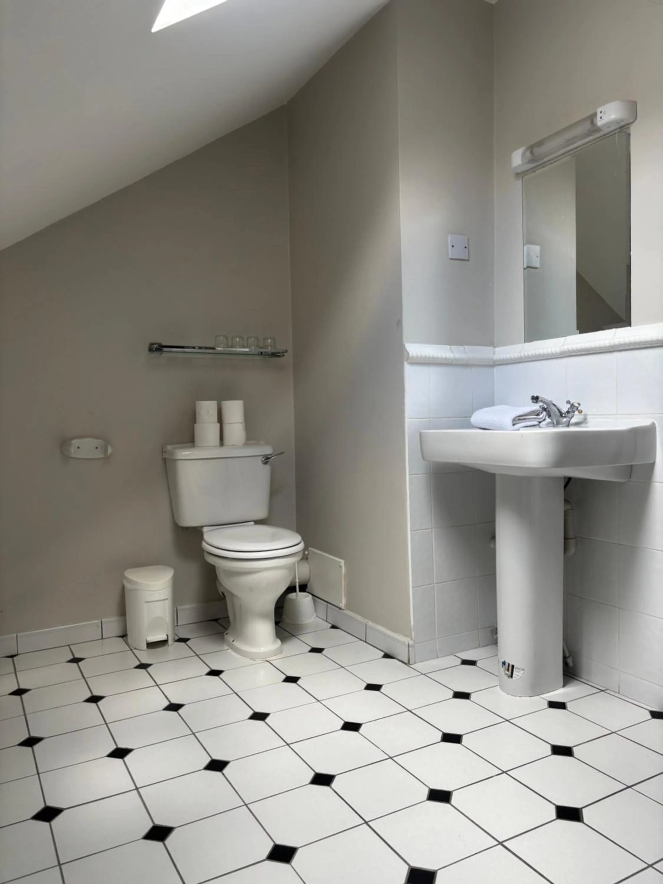 Toilet in Harmony Inn - Glena House