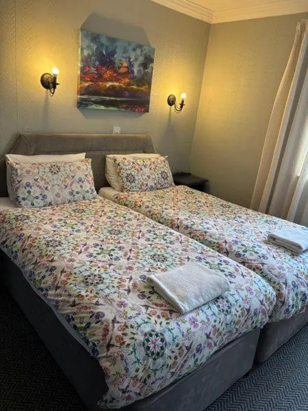 Bed in Harmony Inn - Glena House