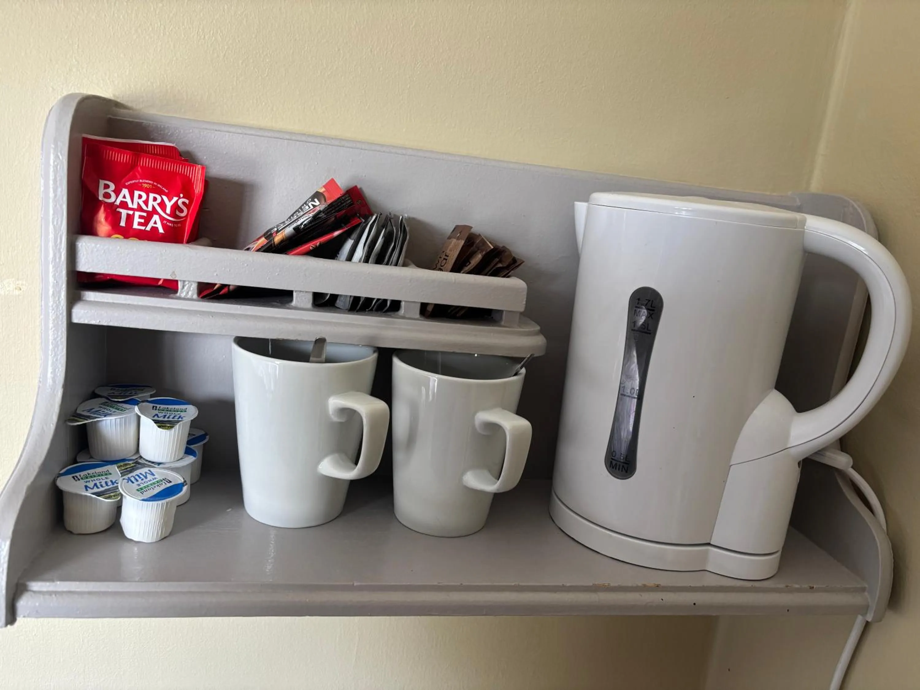 Coffee/tea facilities in Harmony Inn - Glena House