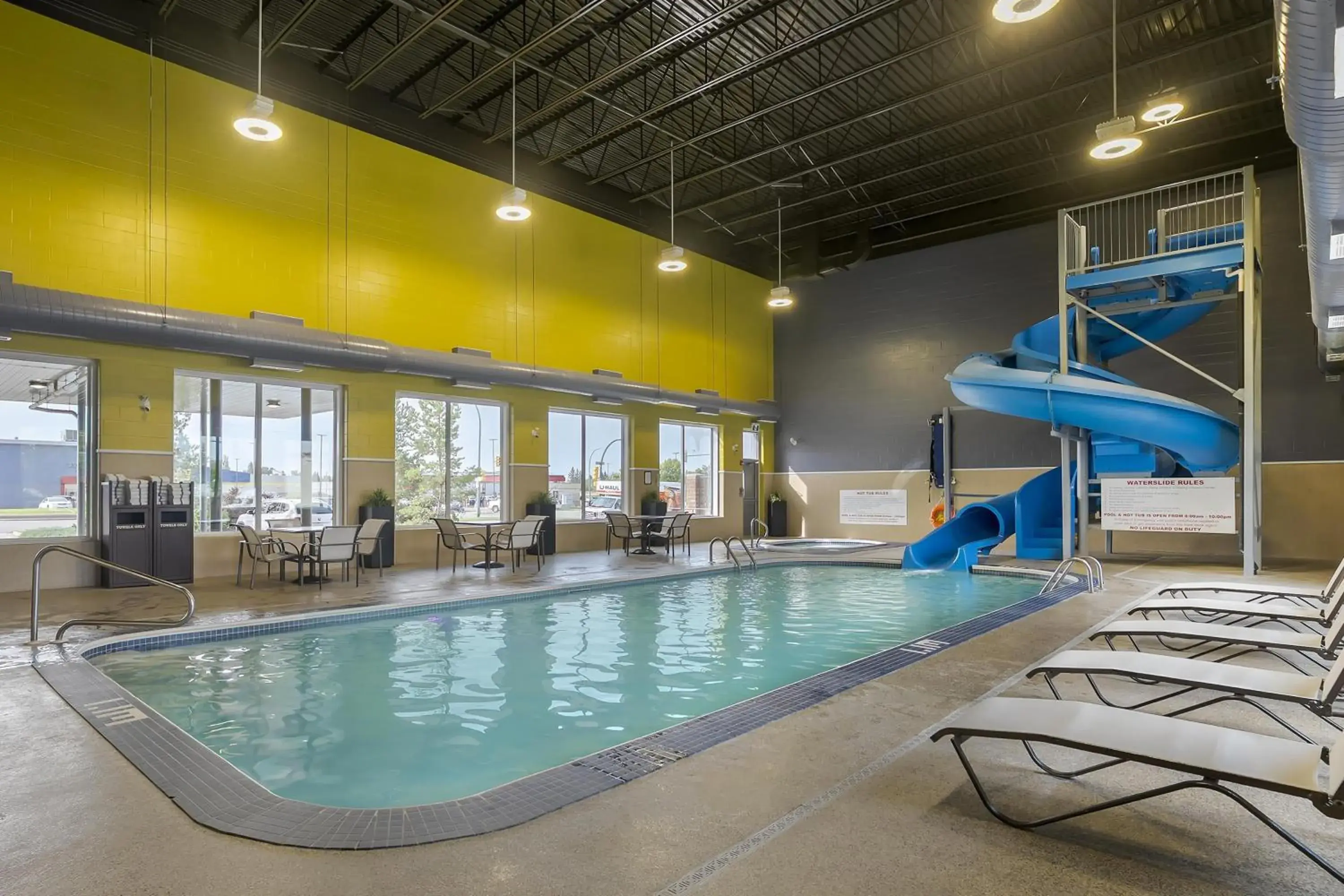 Pool view in Best Western Plus East Side Pool view in Best Western Plus East Side