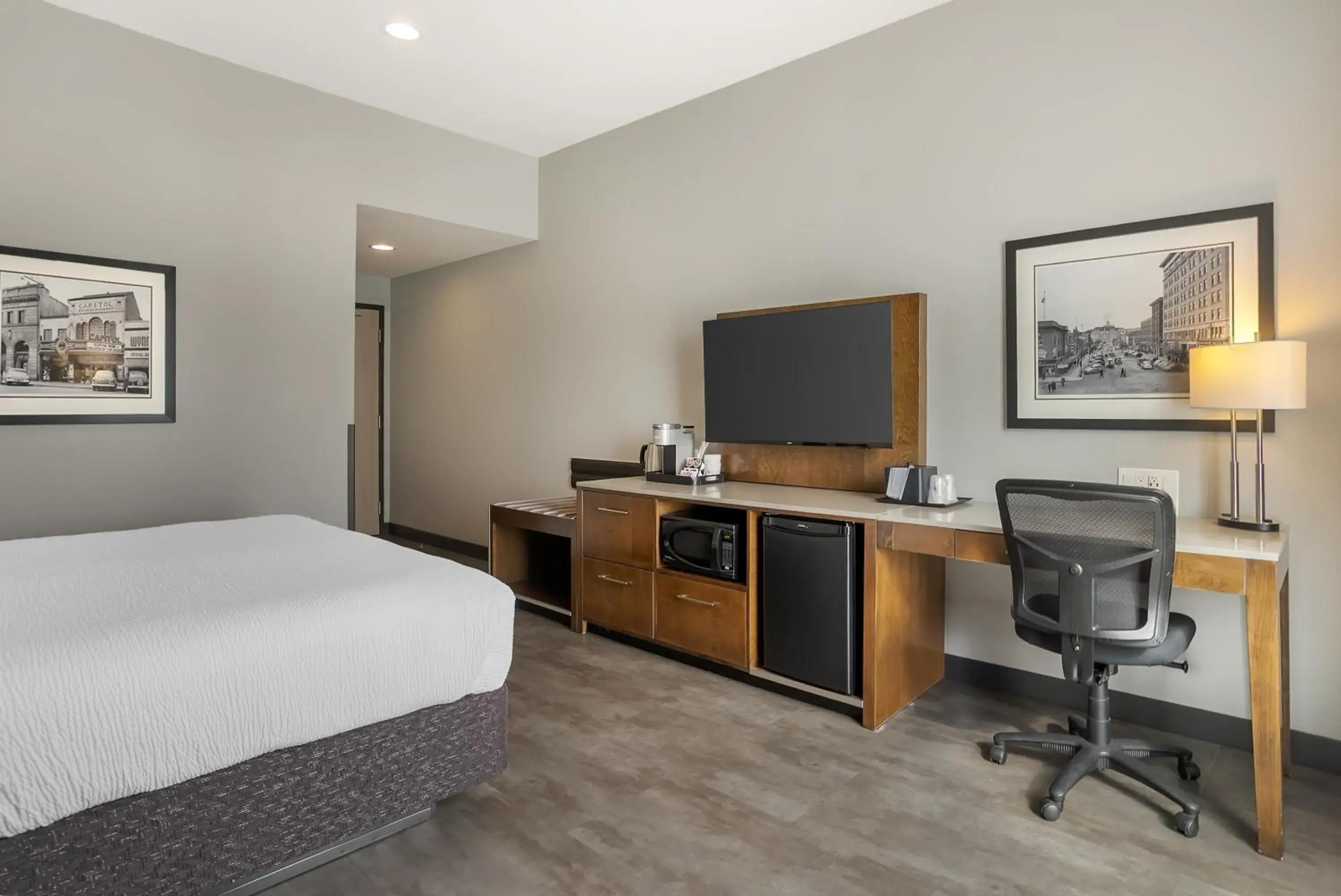 King Room with Walk-In Shower - Mobility Access in Best Western Plus East Side King Room with Walk-In Shower - Mobility Access in Best Western Plus East Side