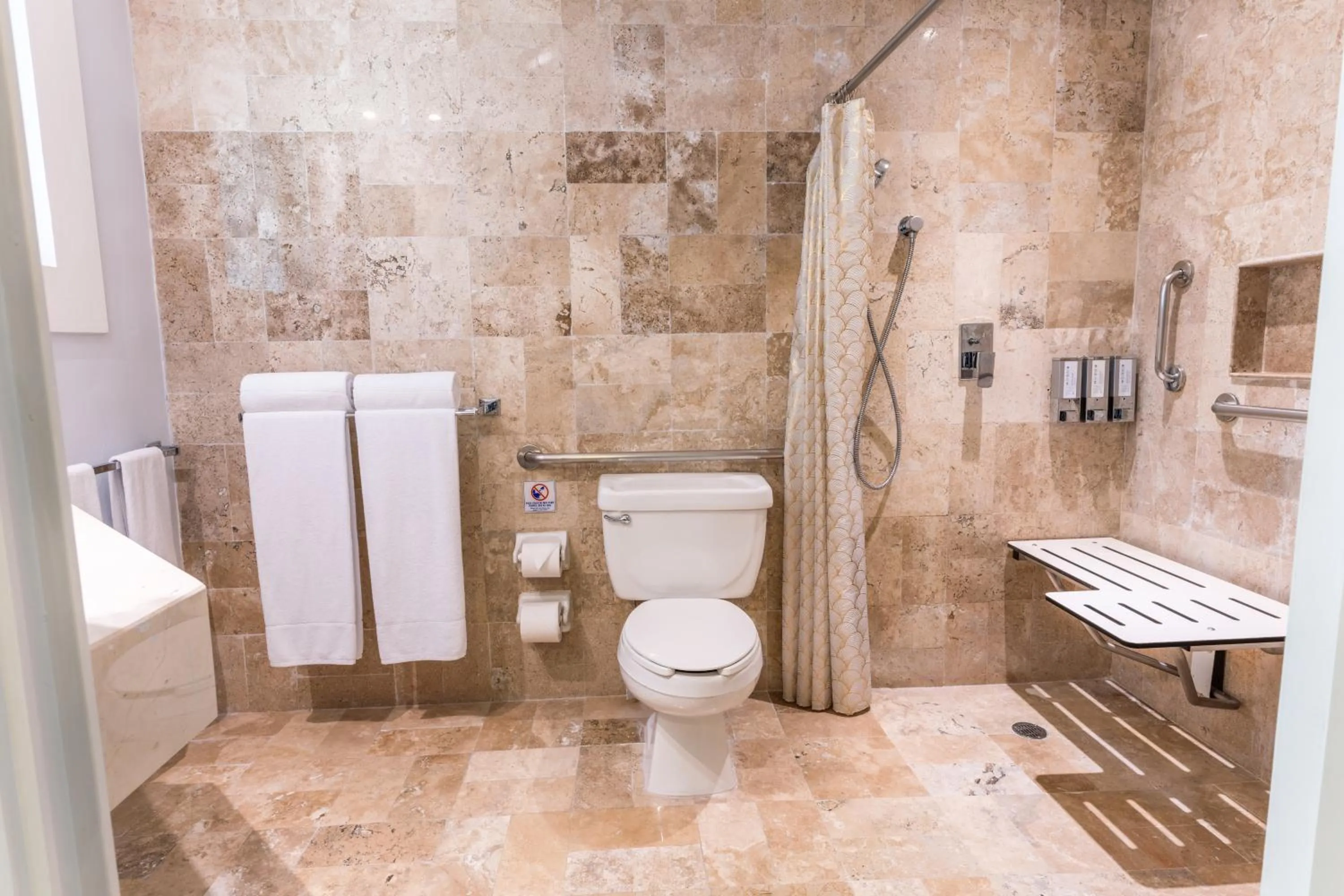 Shower in Iberostar Waves Cozumel - All Inclusive