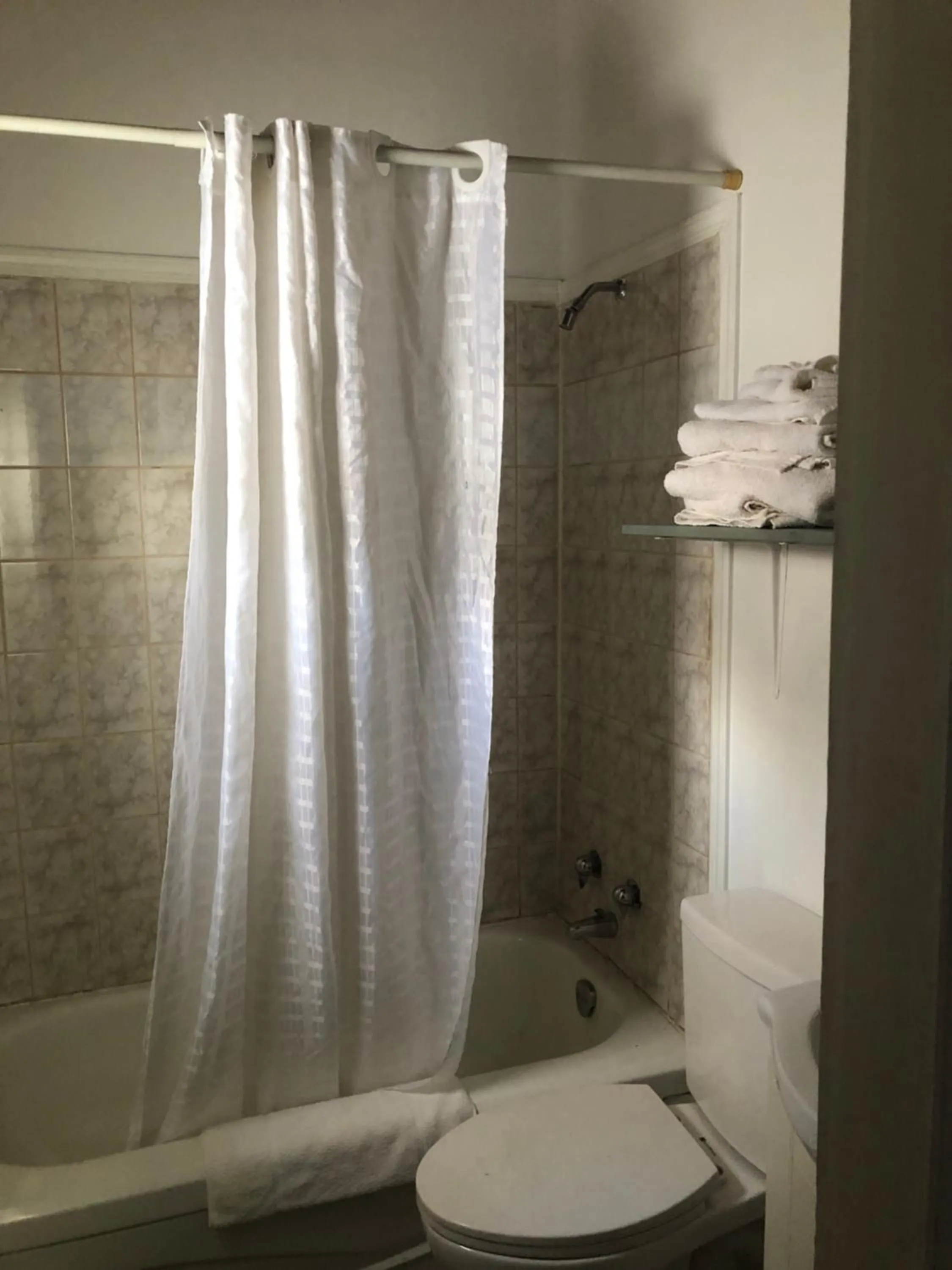 Shower in Superlodge Lloydminster