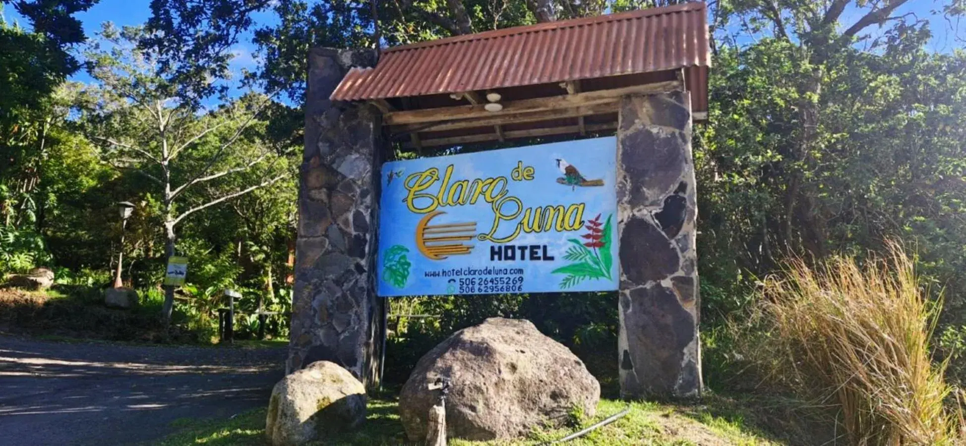 Facade/entrance in Hotel Claro de Luna Facade/entrance in Hotel Claro de Luna