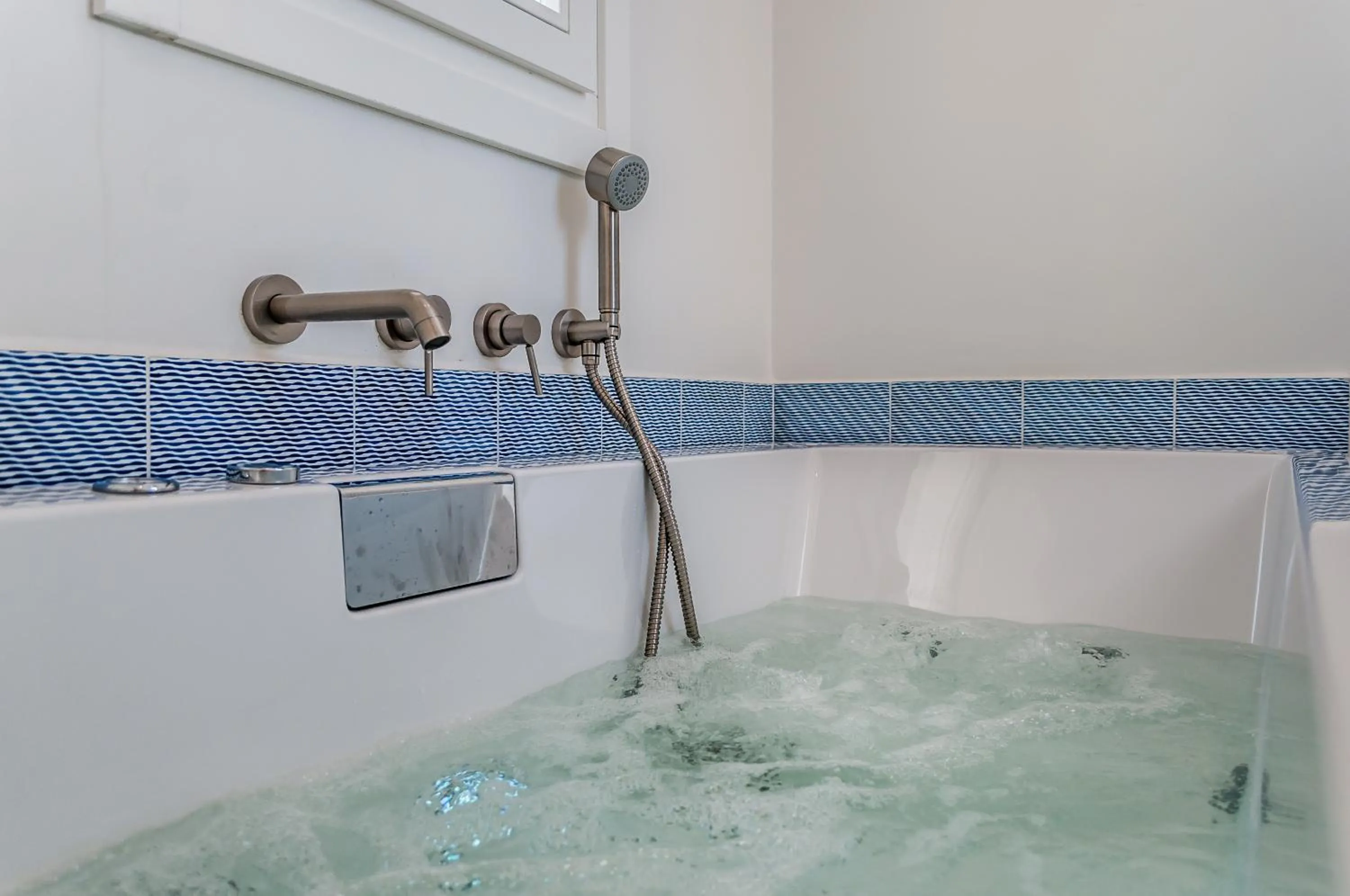 Hot Tub in Milos Breeze Boutique Hotel