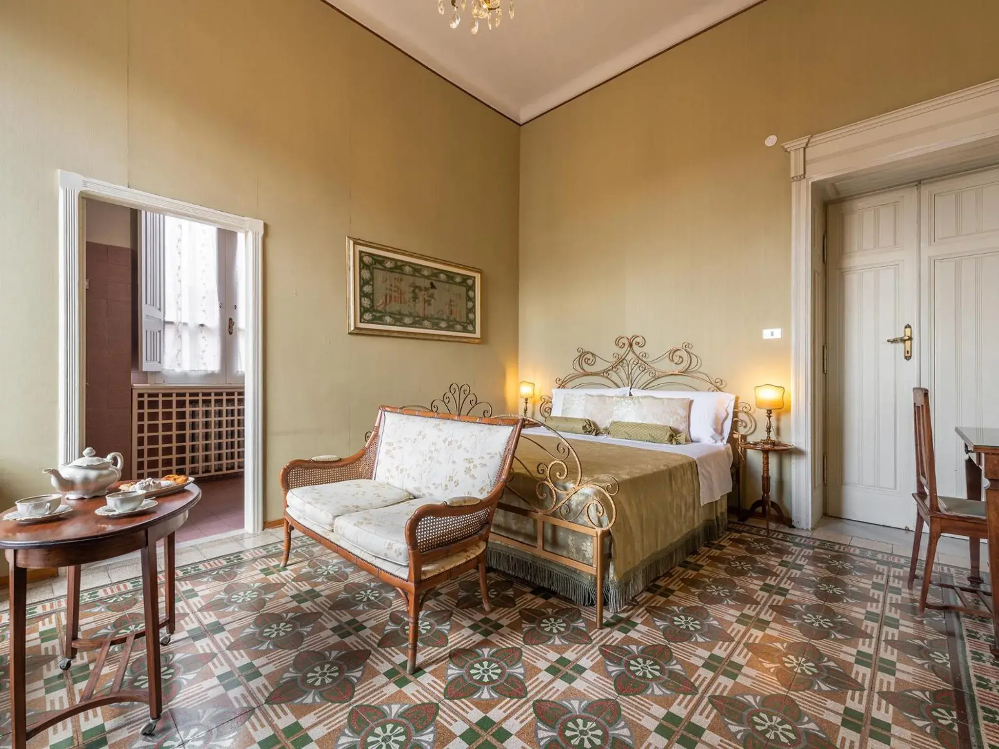 Quadruple Room with Private Bathroom in Palazzo Santa Caterina Quadruple Room with Private Bathroom in Palazzo Santa Caterina