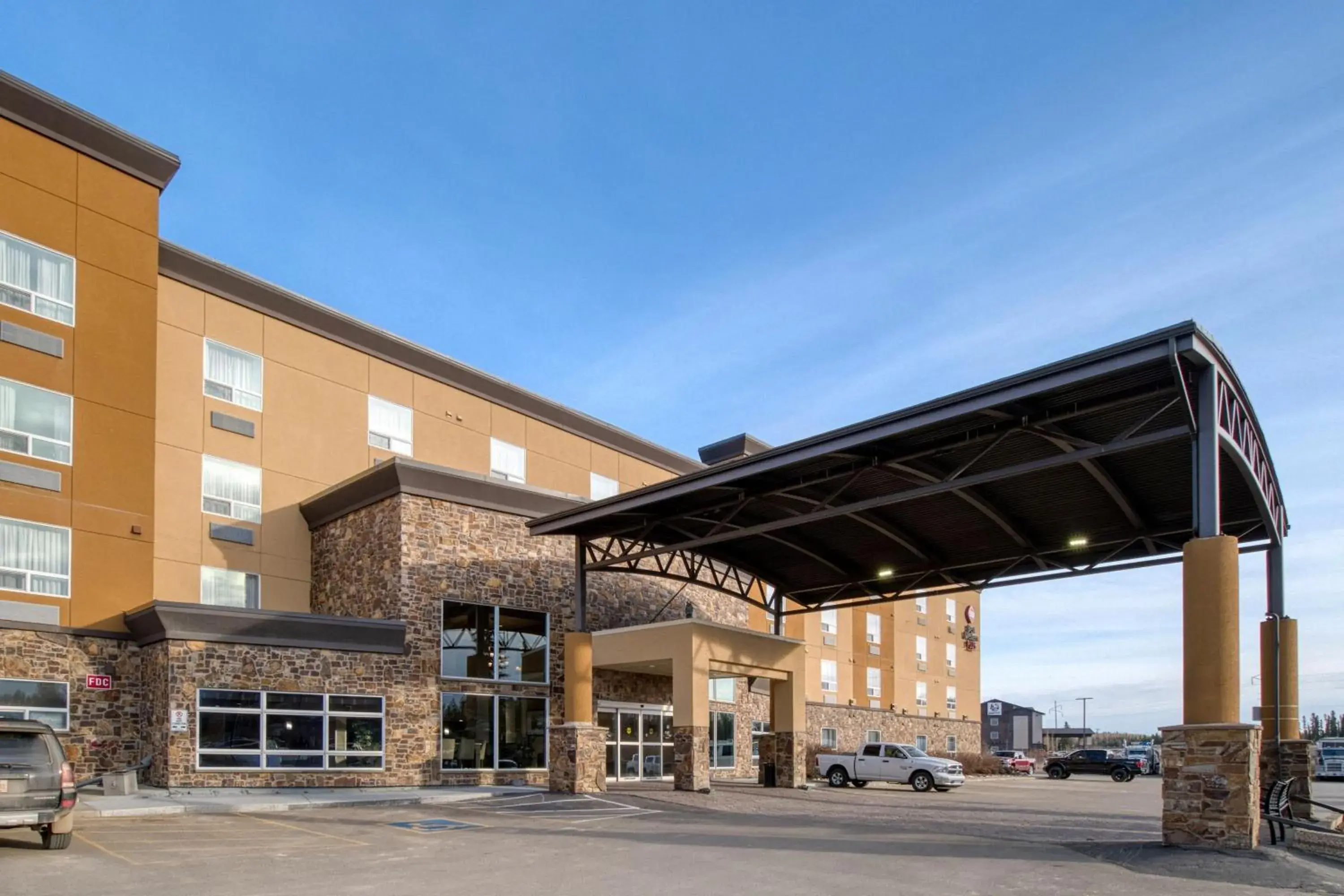 Property building in Best Western PLUS Fox Creek Property building in Best Western PLUS Fox Creek