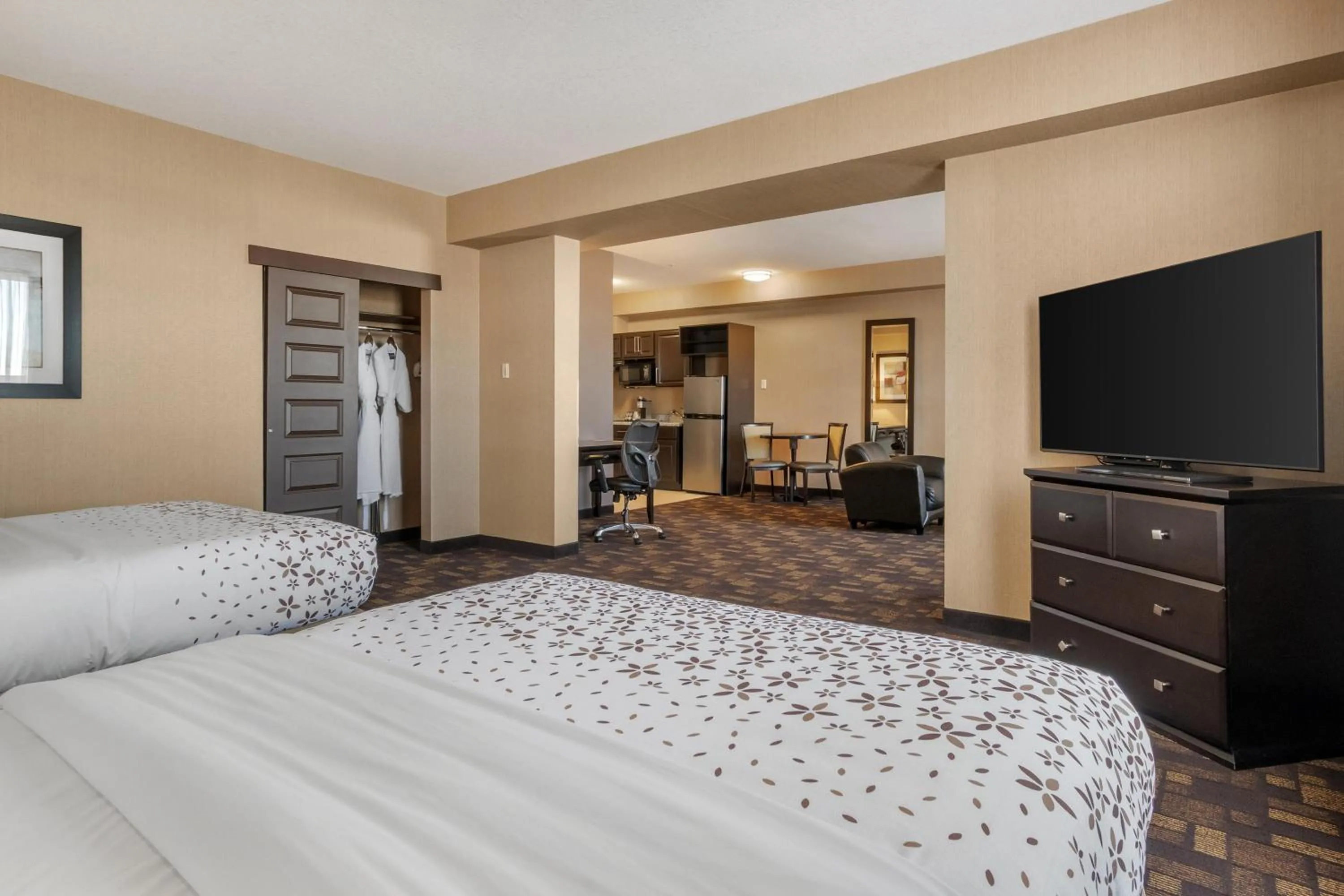 Bedroom, Bed in Best Western PLUS Fox Creek