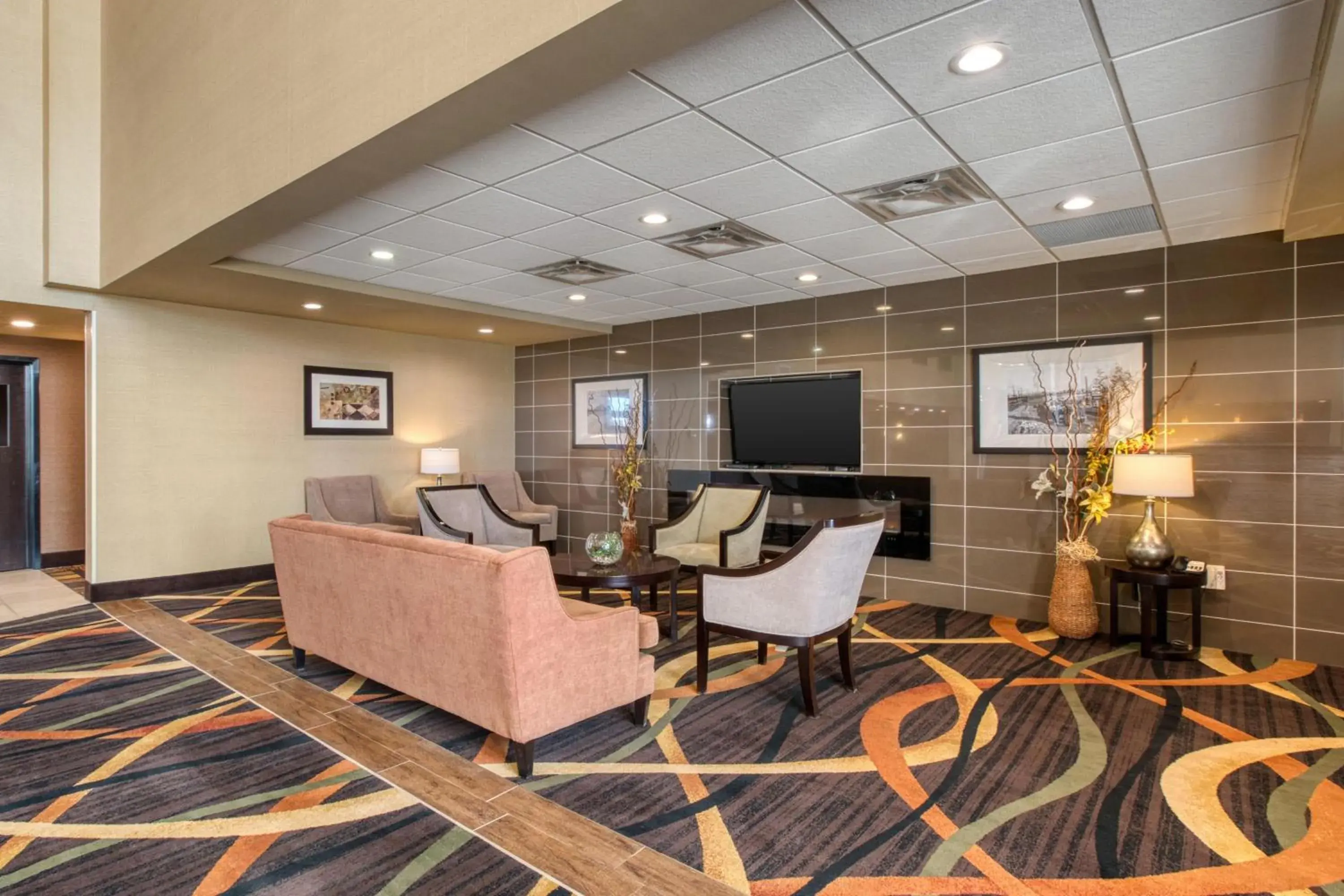 Lobby or reception in Best Western PLUS Fox Creek Lobby or reception in Best Western PLUS Fox Creek
