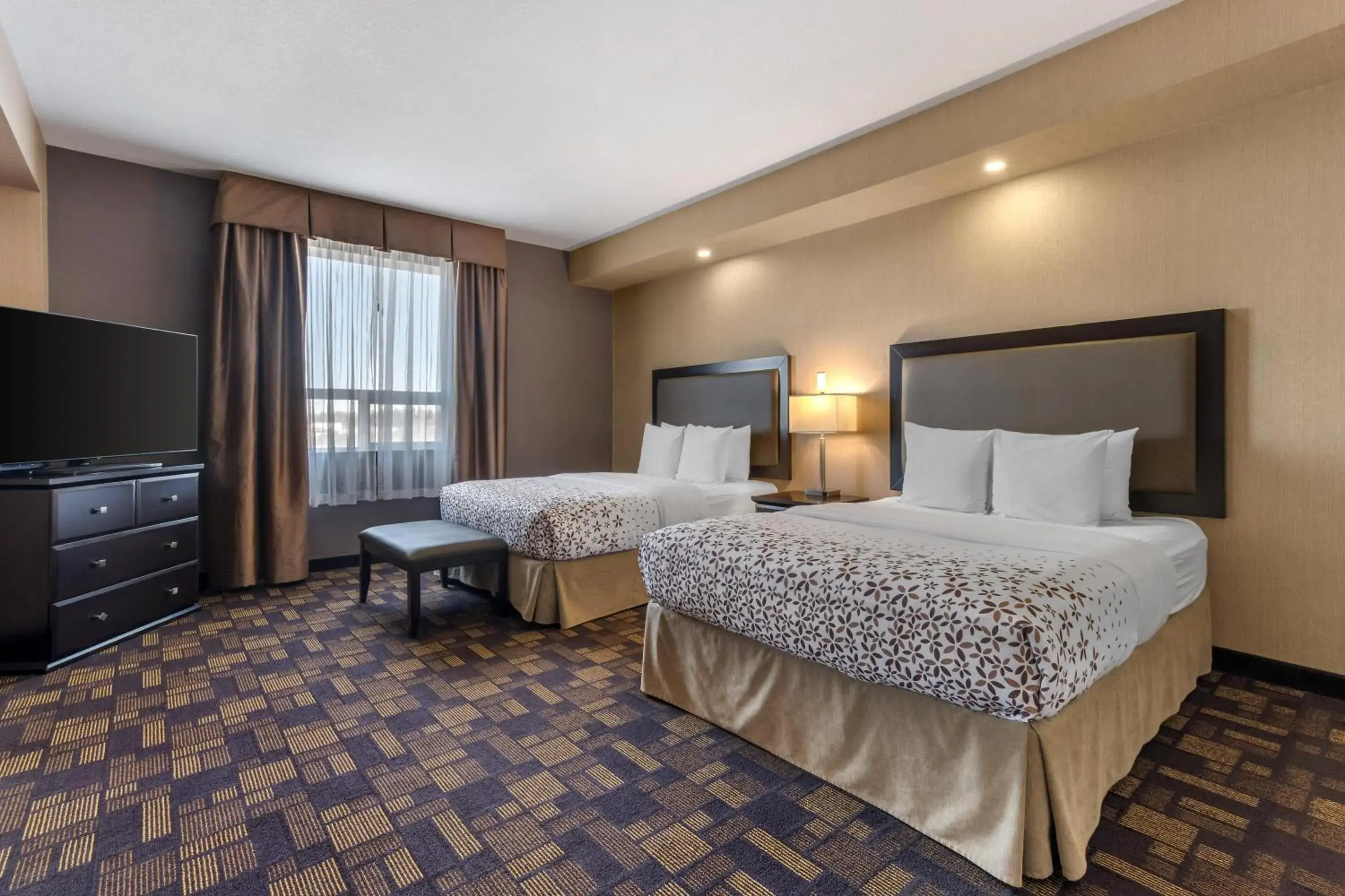 Bedroom, Bed in Best Western PLUS Fox Creek Bedroom, Bed in Best Western PLUS Fox Creek