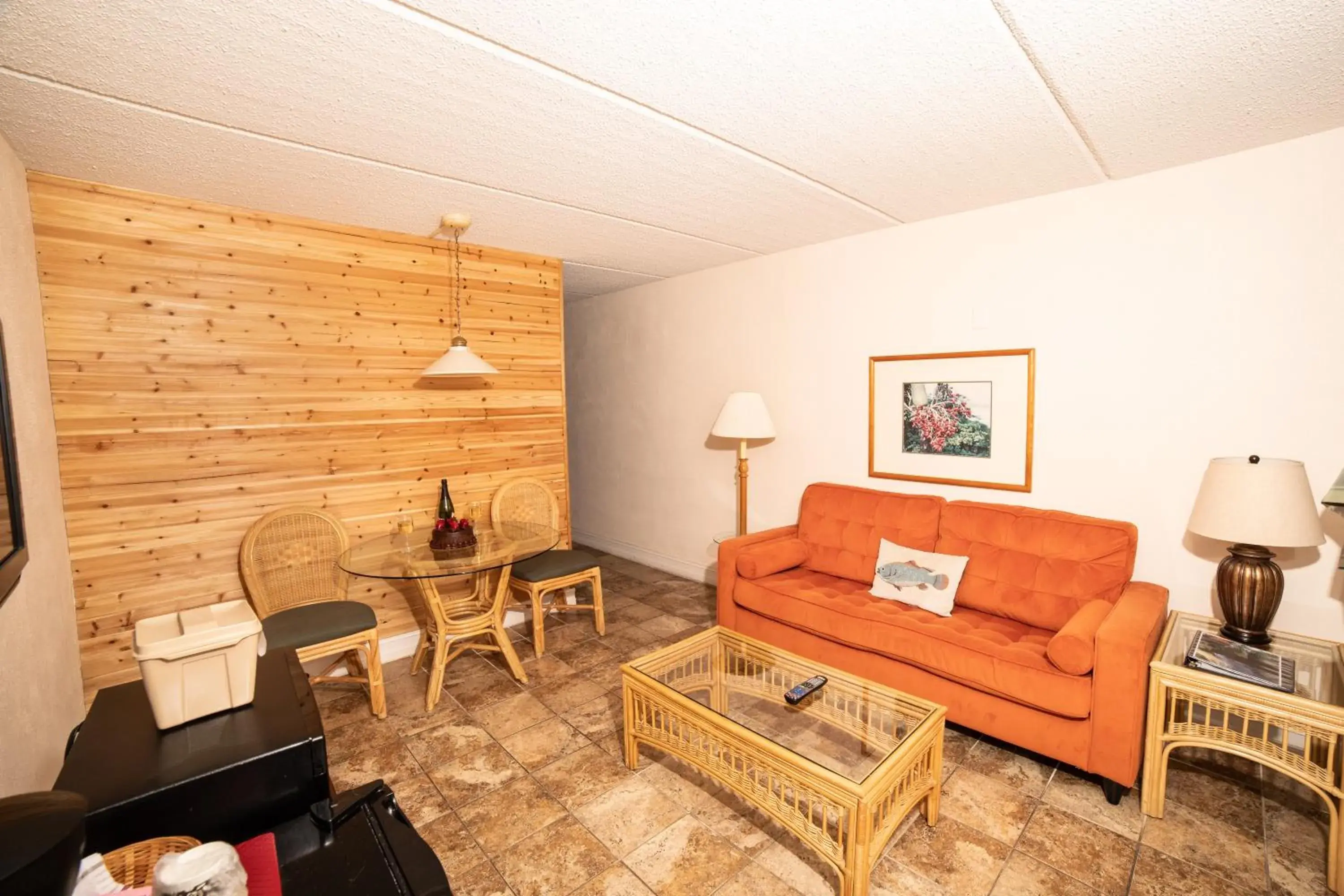 King Bed with Kitchen in Steinhatchee River Inn and Marina King Bed with Kitchen in Steinhatchee River Inn and Marina