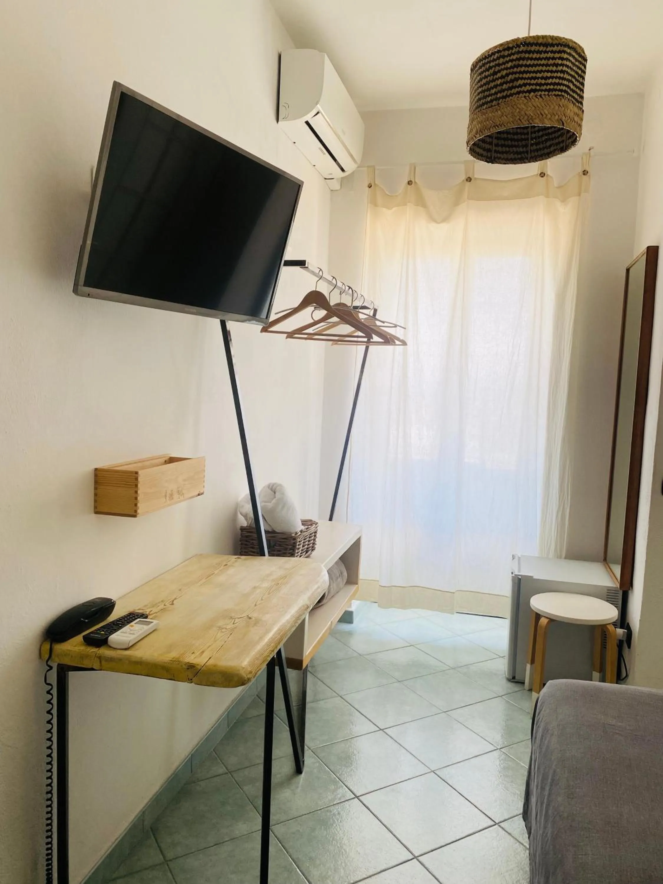 Photo of the whole room in Black Market Hotel