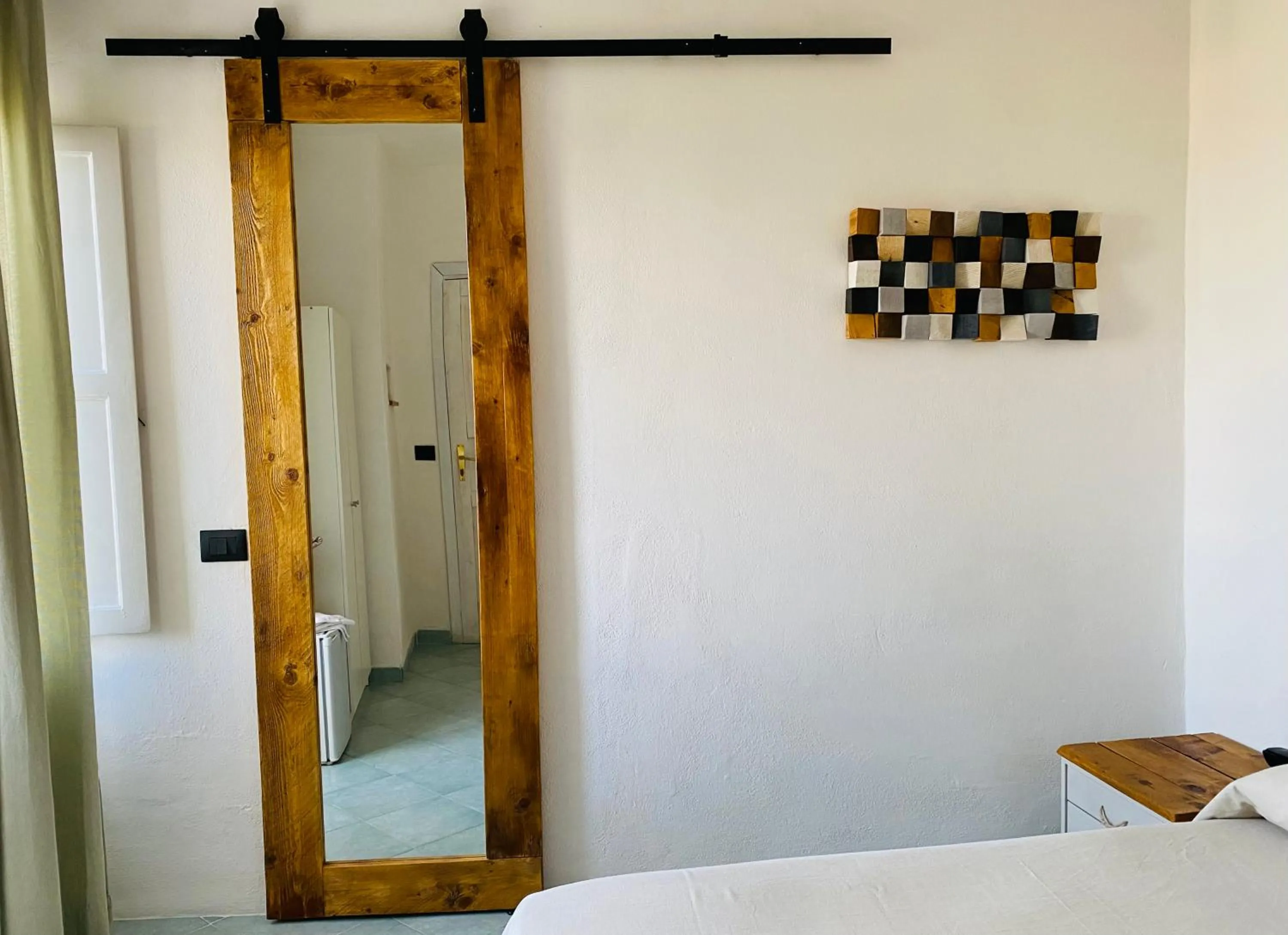 Photo of the whole room in Black Market Hotel