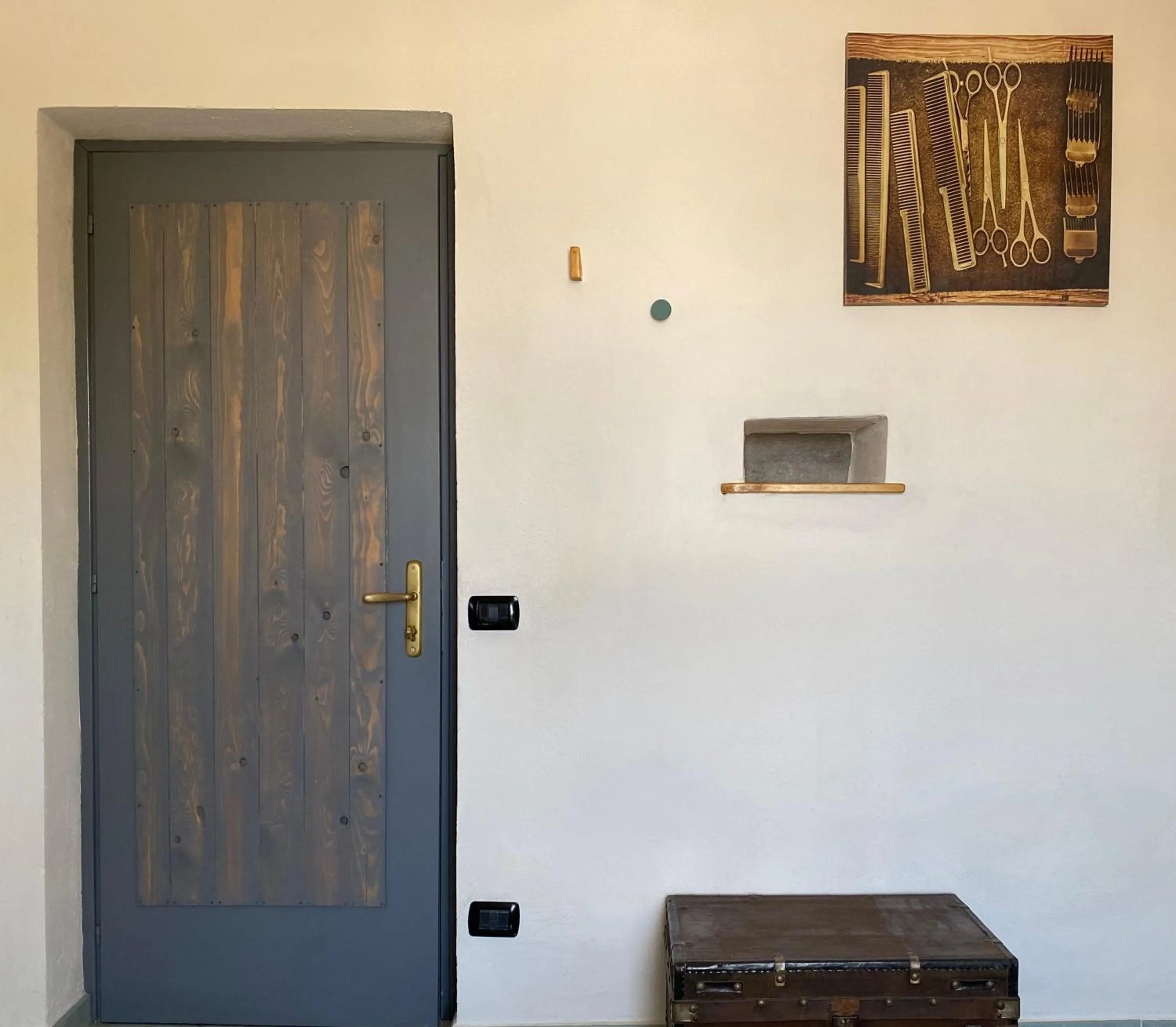 hair dresser in Black Market Hotel