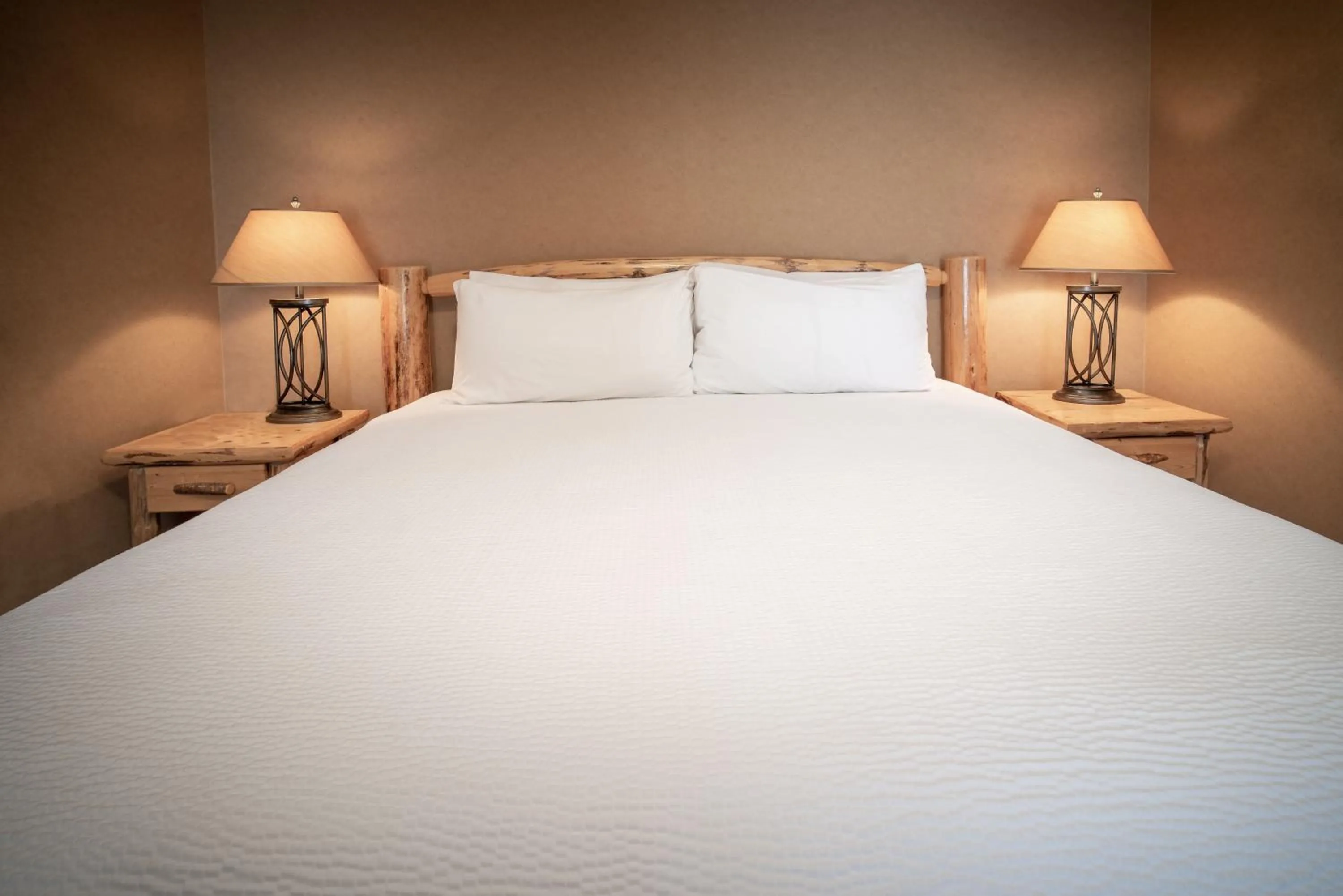 Bed in Elkwater Lake Lodge and Resort