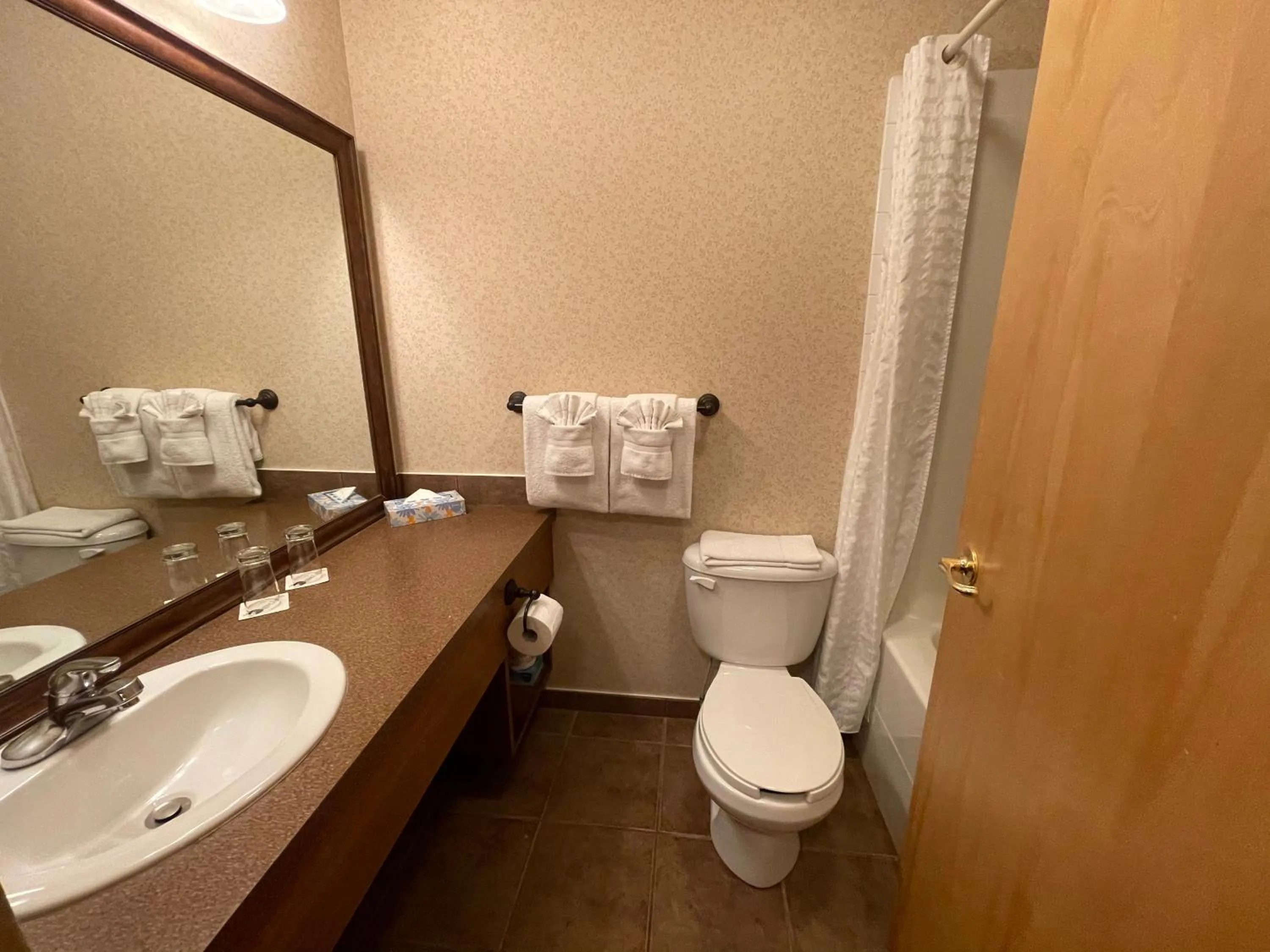 Bathroom in Elkwater Lake Lodge and Resort