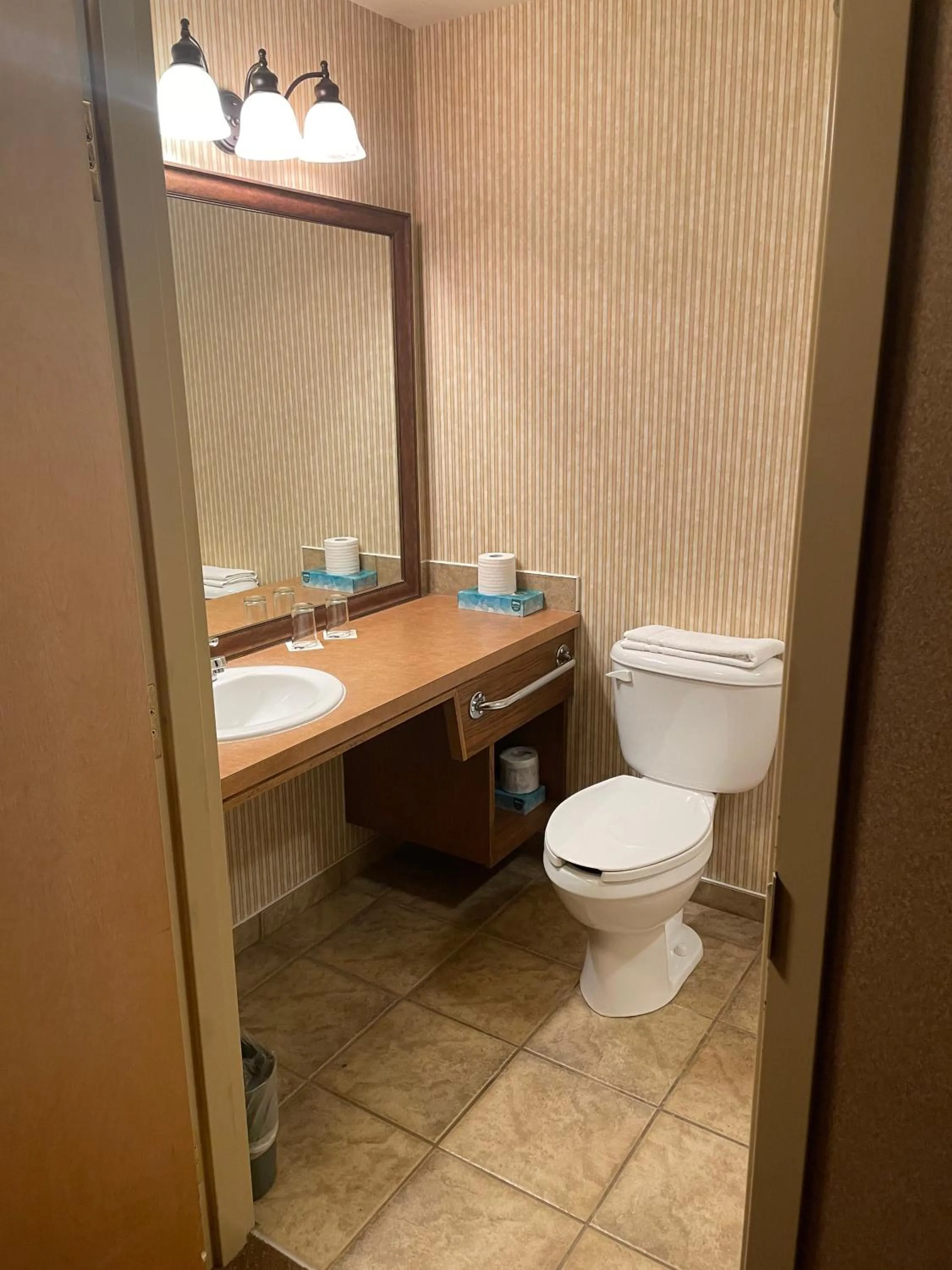 Bathroom in Elkwater Lake Lodge and Resort