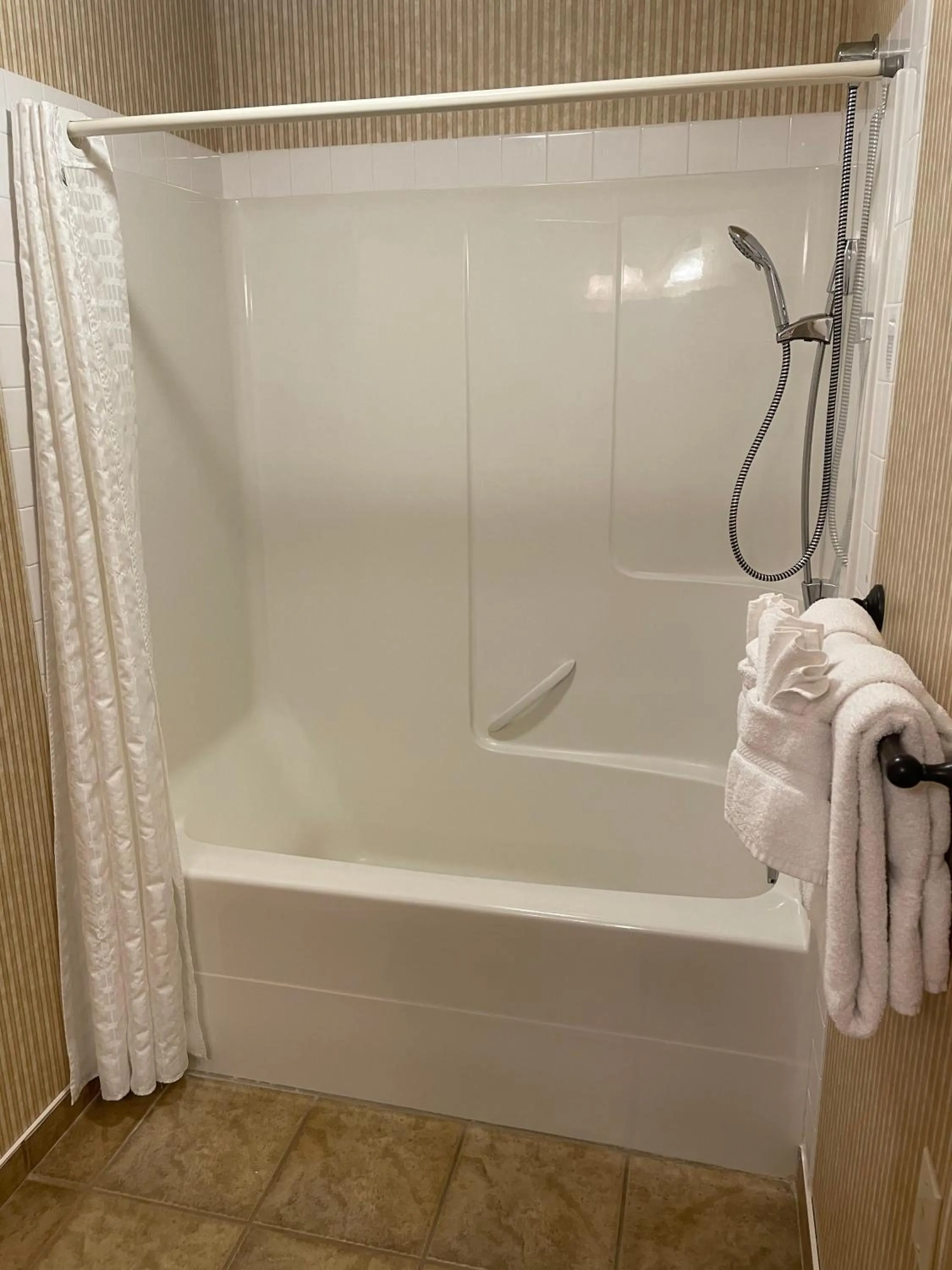 Bath in Elkwater Lake Lodge and Resort