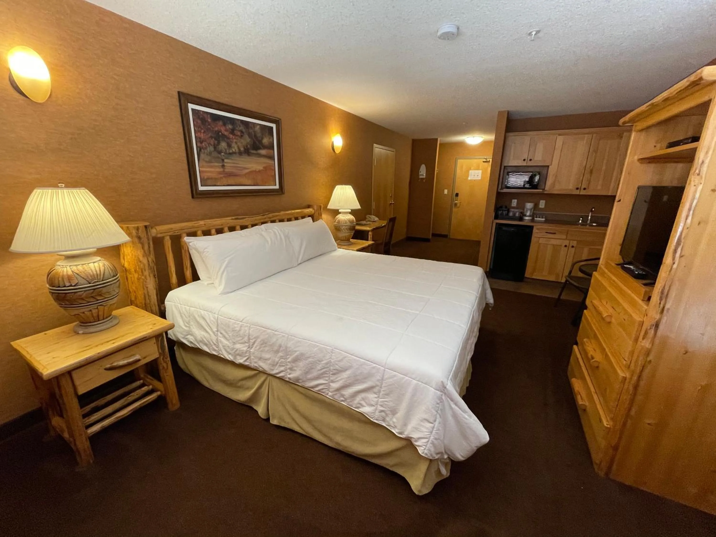 Bed in Elkwater Lake Lodge and Resort