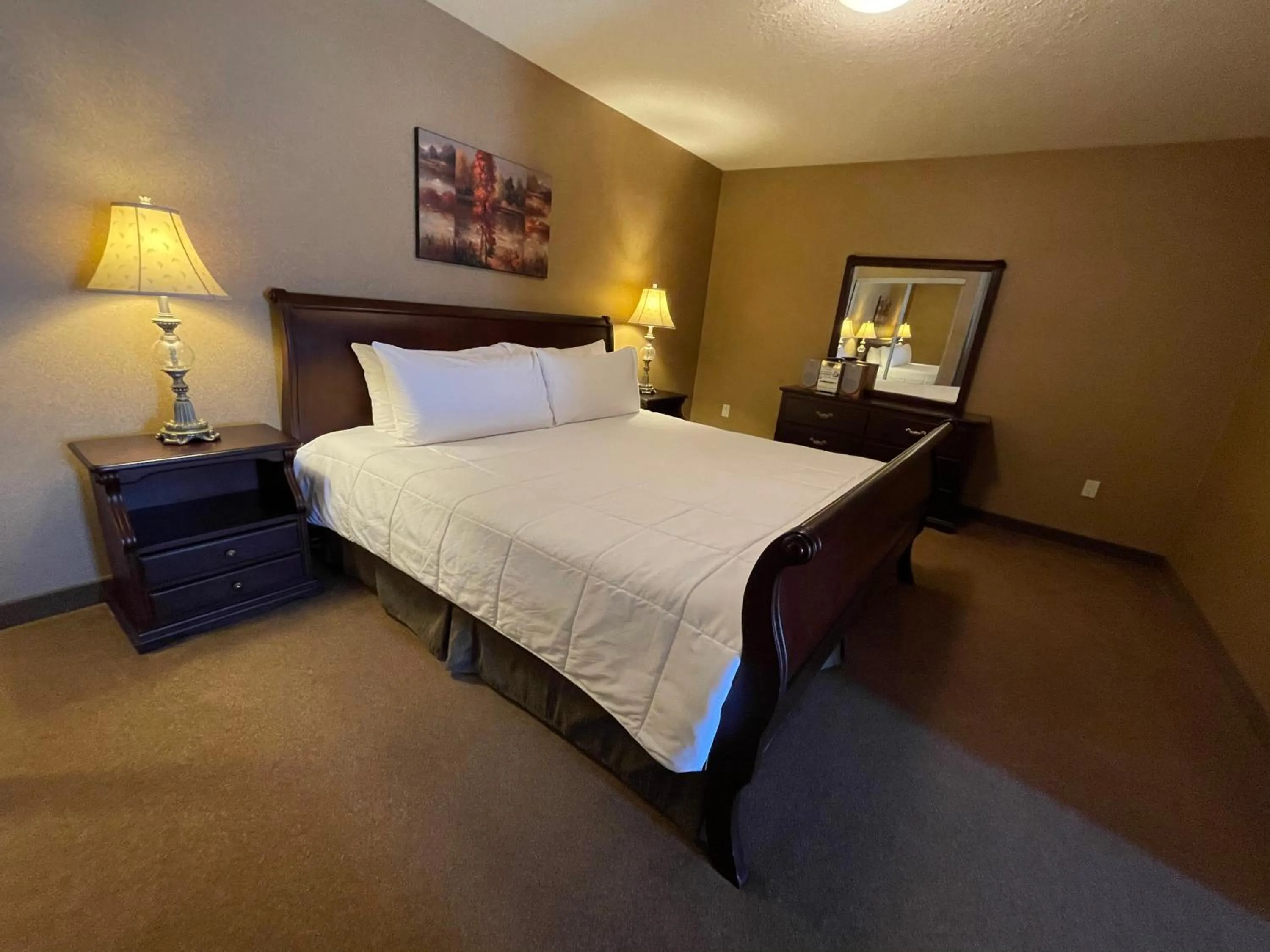 Bed in Elkwater Lake Lodge and Resort