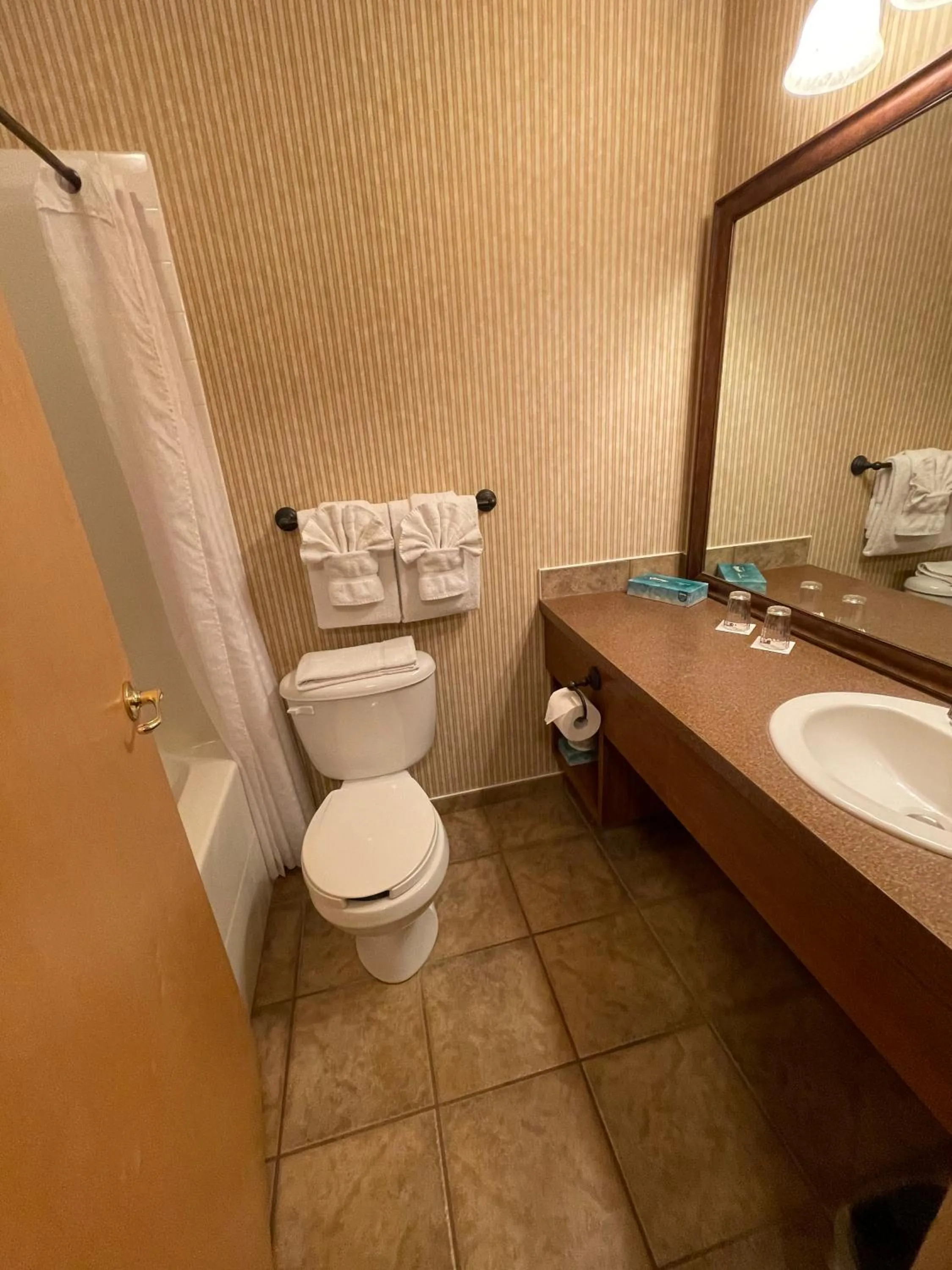 Bathroom in Elkwater Lake Lodge and Resort