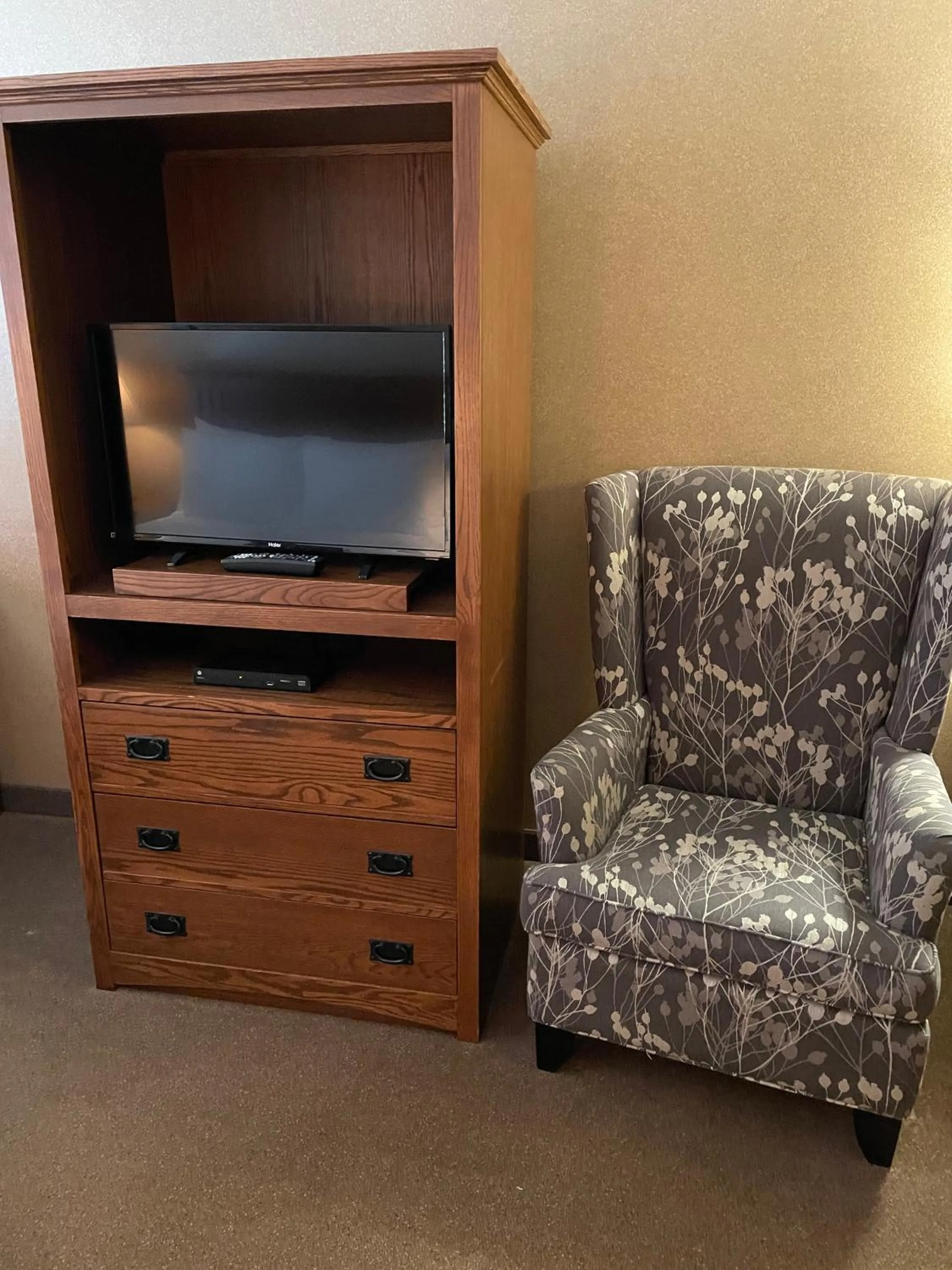 TV and multimedia in Elkwater Lake Lodge and Resort