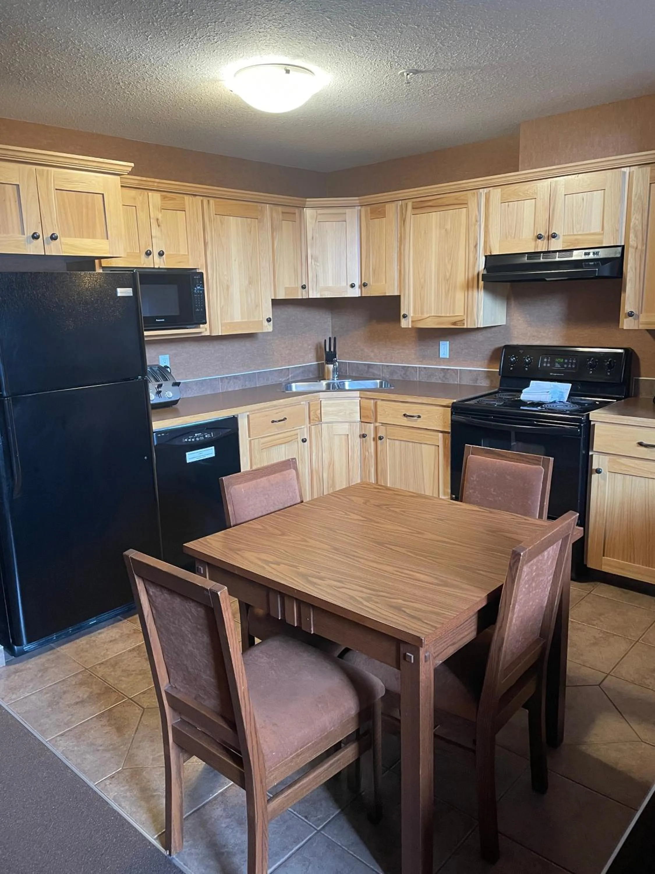 Kitchen or kitchenette in Elkwater Lake Lodge and Resort