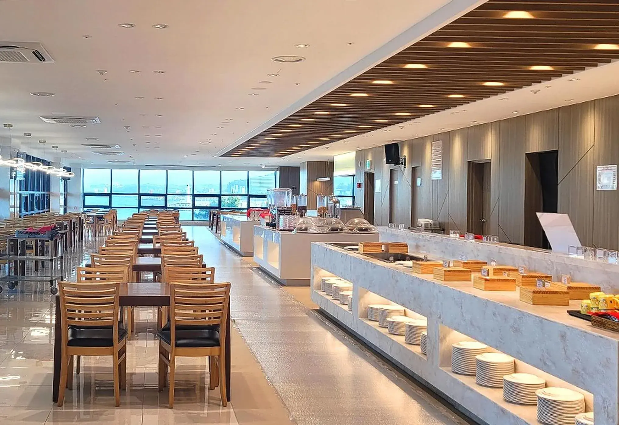 Restaurant/places to eat in Ramada by Wyndham Gangwon Sokcho Restaurant/places to eat in Ramada by Wyndham Gangwon Sokcho