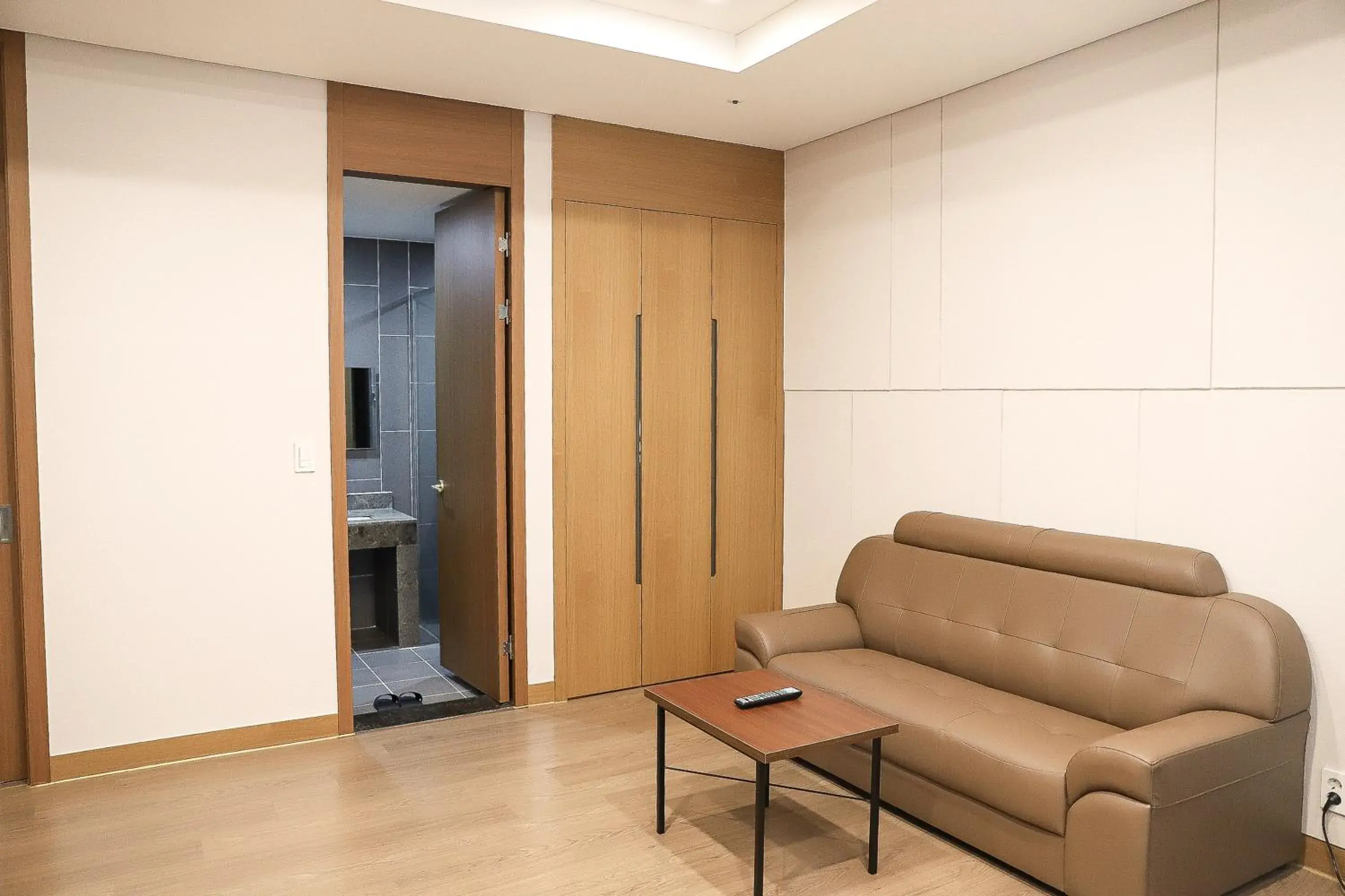 Living room in Ramada by Wyndham Gangwon Sokcho Living room in Ramada by Wyndham Gangwon Sokcho