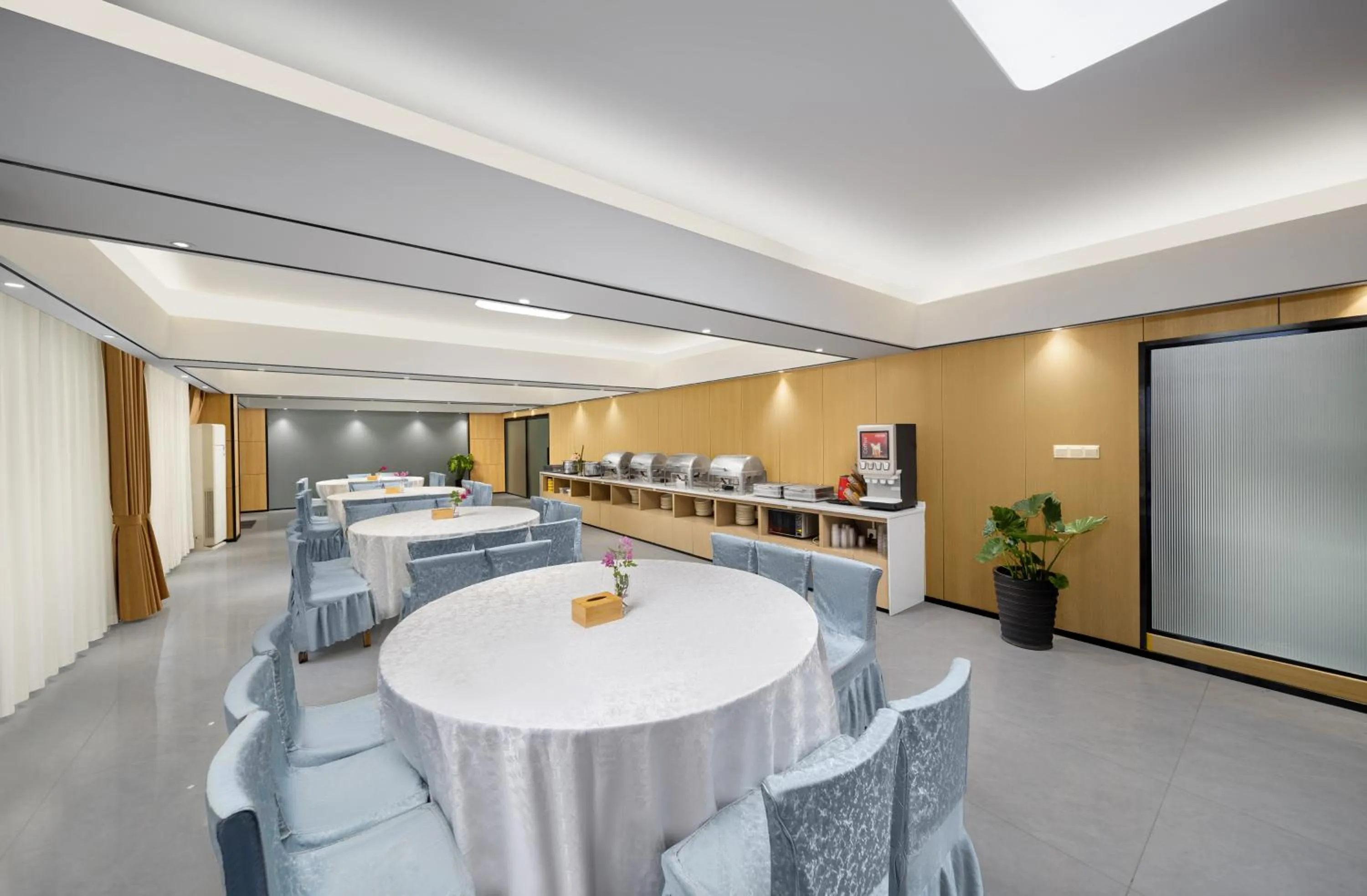 Kitchen or kitchenette in Mellow Orange Hotel