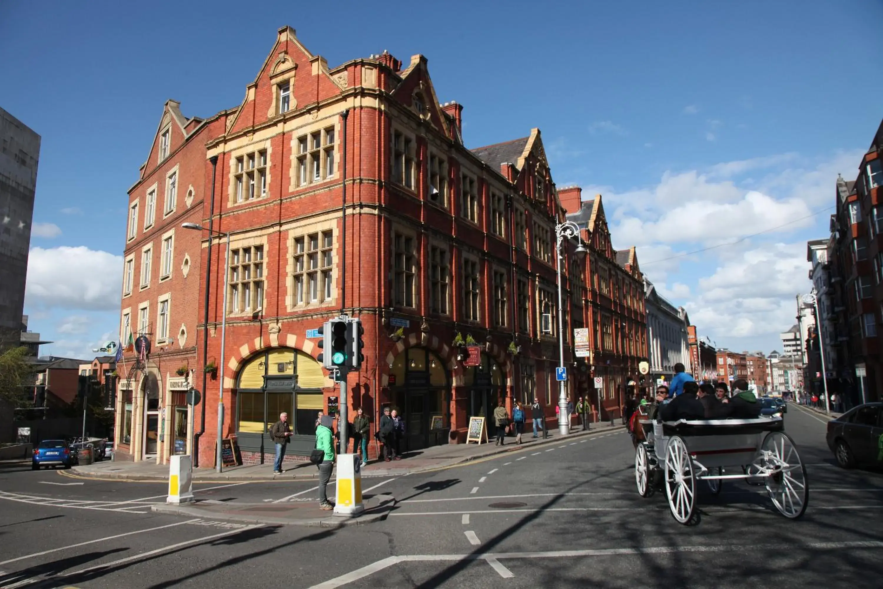 Facade/entrance in Harding Hotel Facade/entrance in Harding Hotel