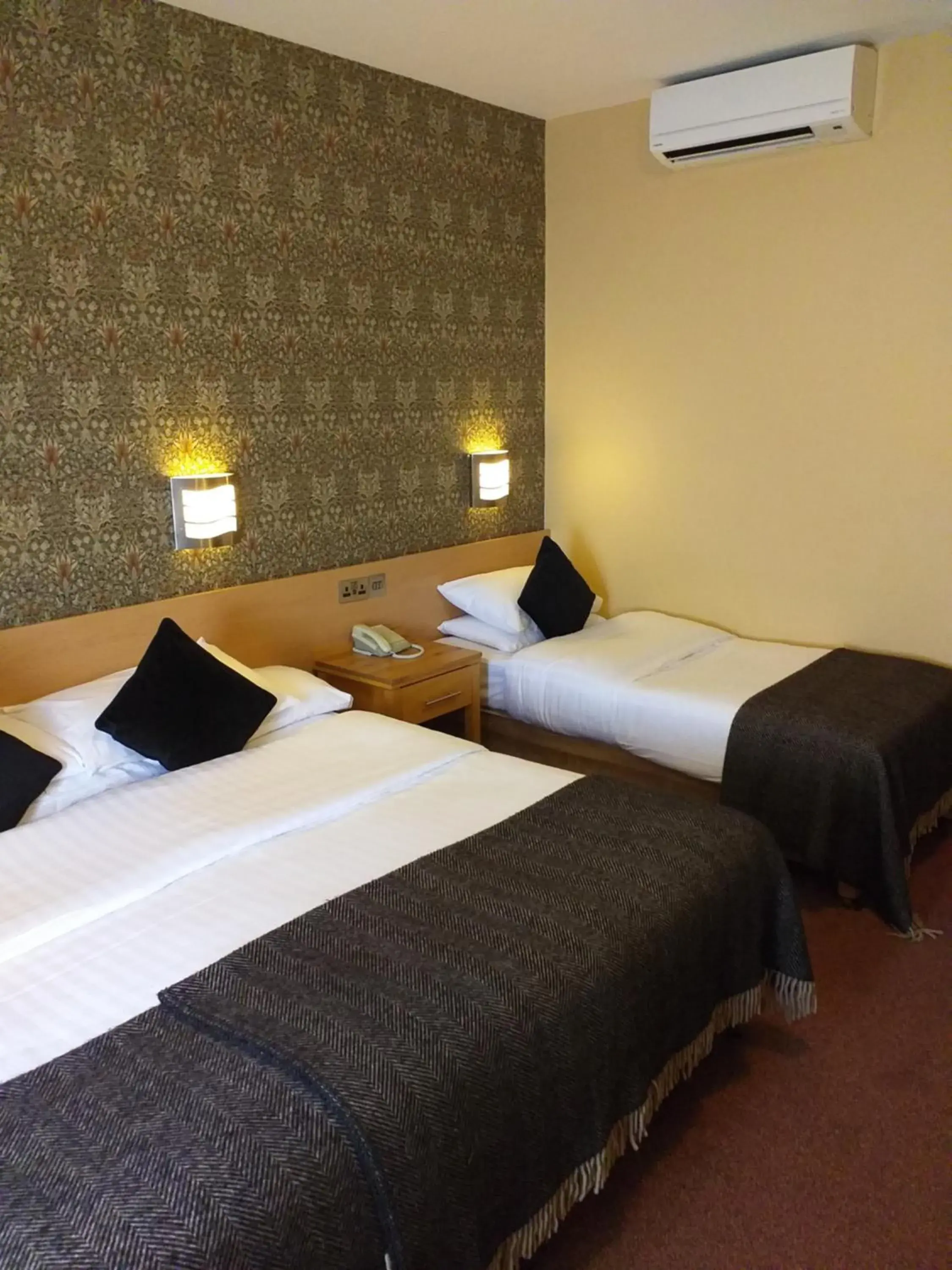 Photo of the whole room, Bed in Harding Hotel Photo of the whole room, Bed in Harding Hotel