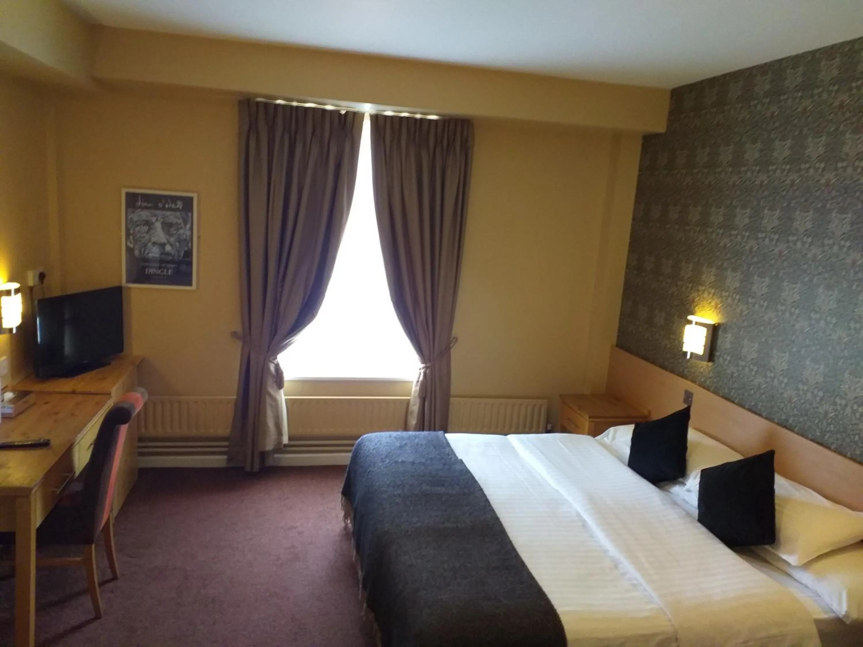 Photo of the whole room, Bed in Harding Hotel